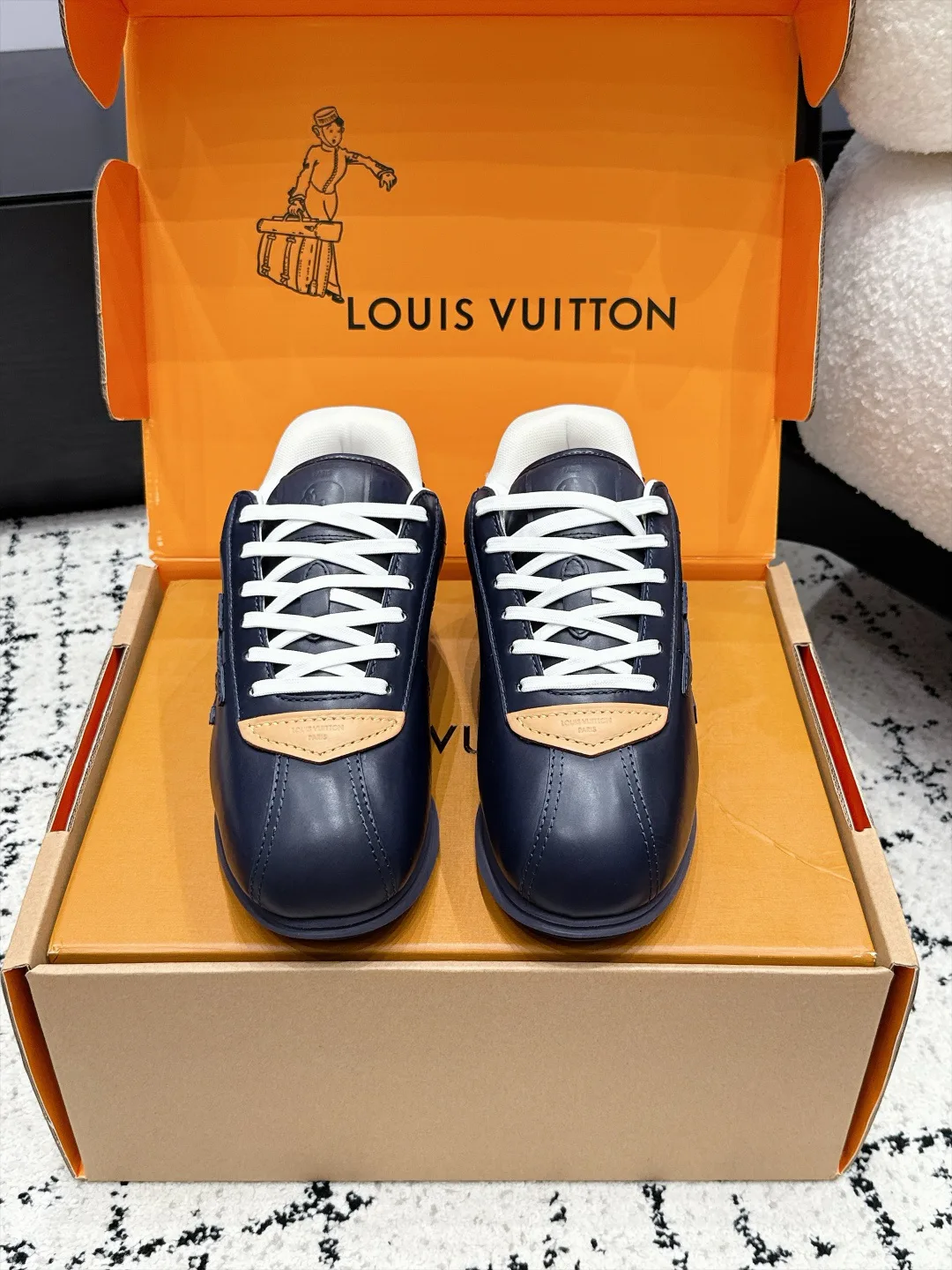 Кроссовки Женские Louis Vuitton 18406487