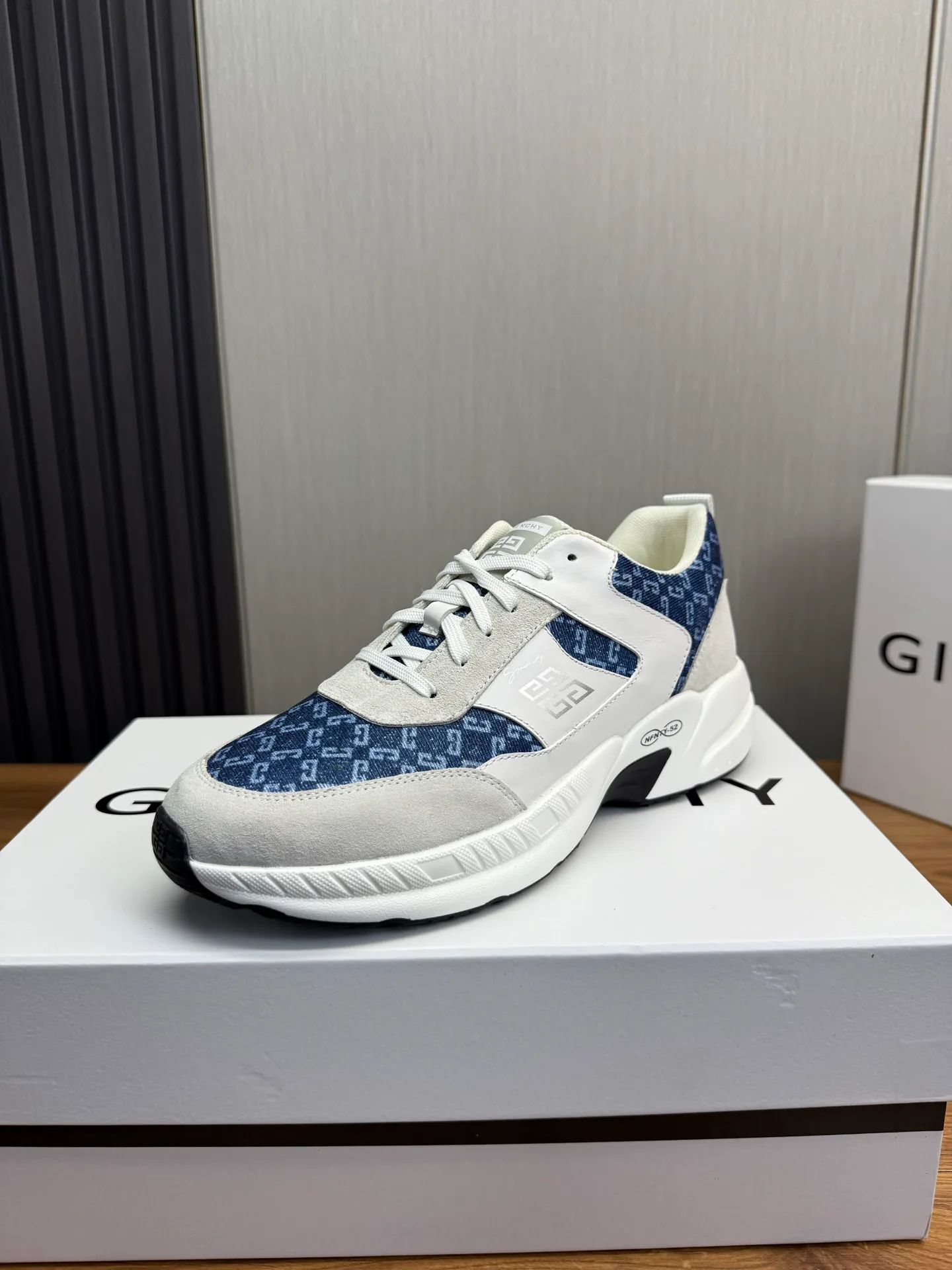 Кроссовки Мужские Givenchy 2380937