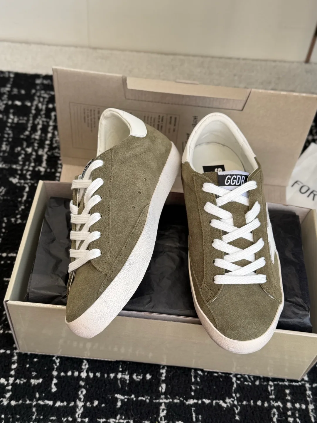 Кроссовки Женские Golden Goose 18138830