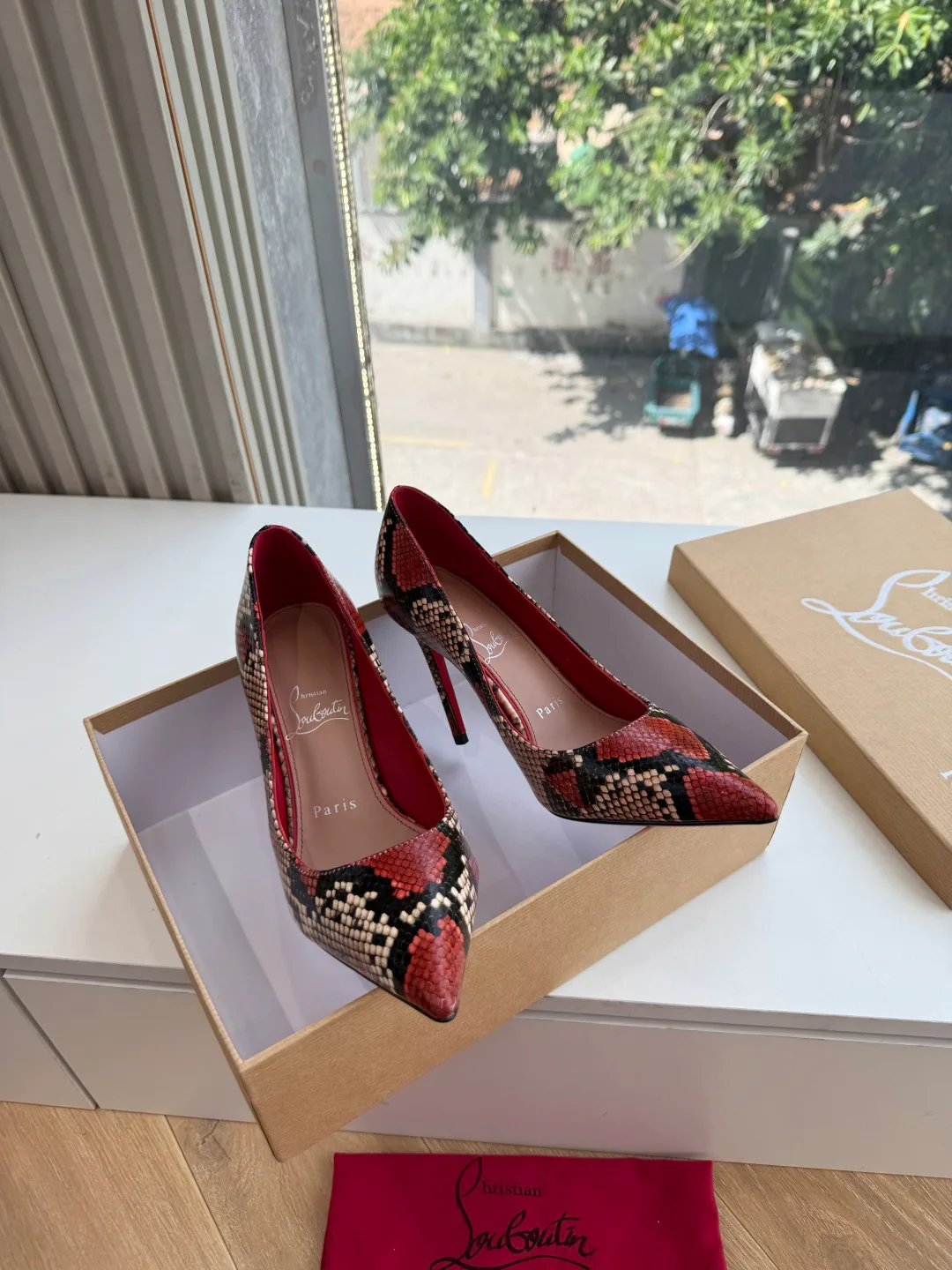 Туфли Женские Christian Louboutin 19673679
