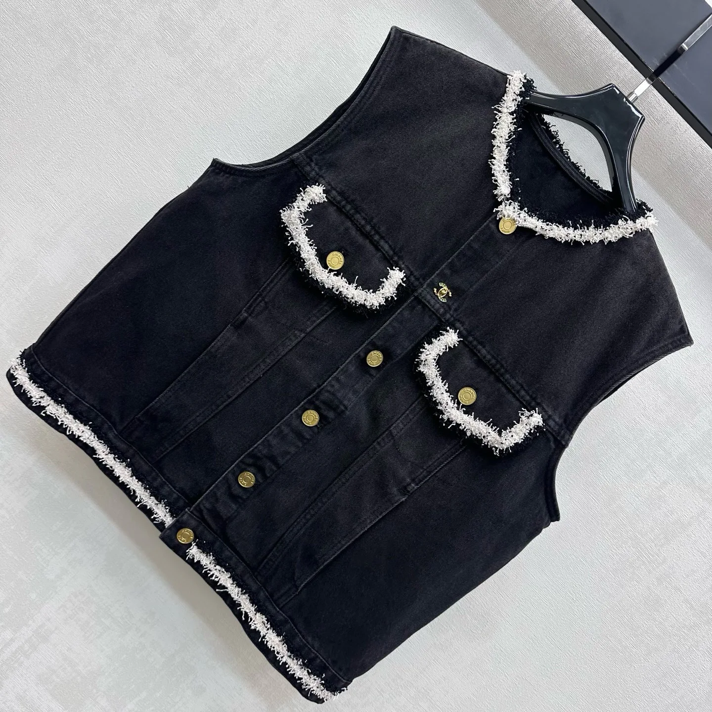 Жилеты Женские Chanel 18631436