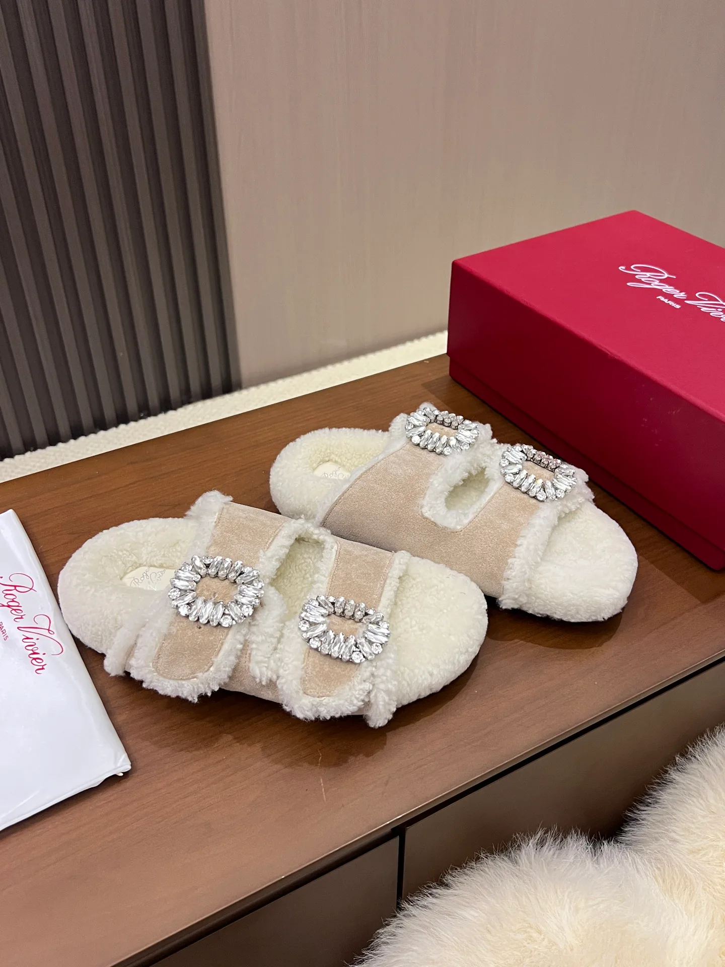 Тапочки Женские Roger Vivier 18877009