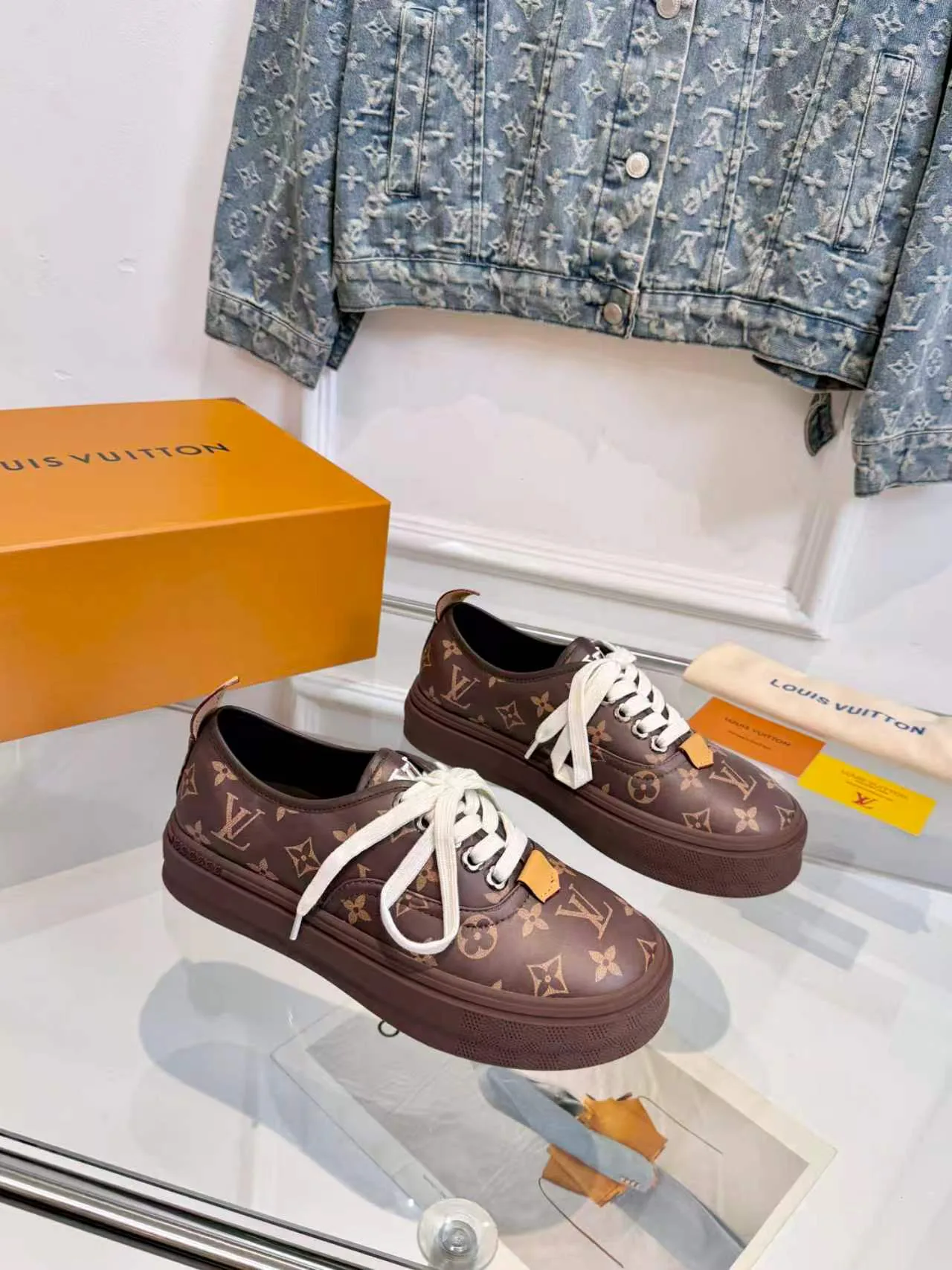 Кроссовки Женские Louis Vuitton 19526550