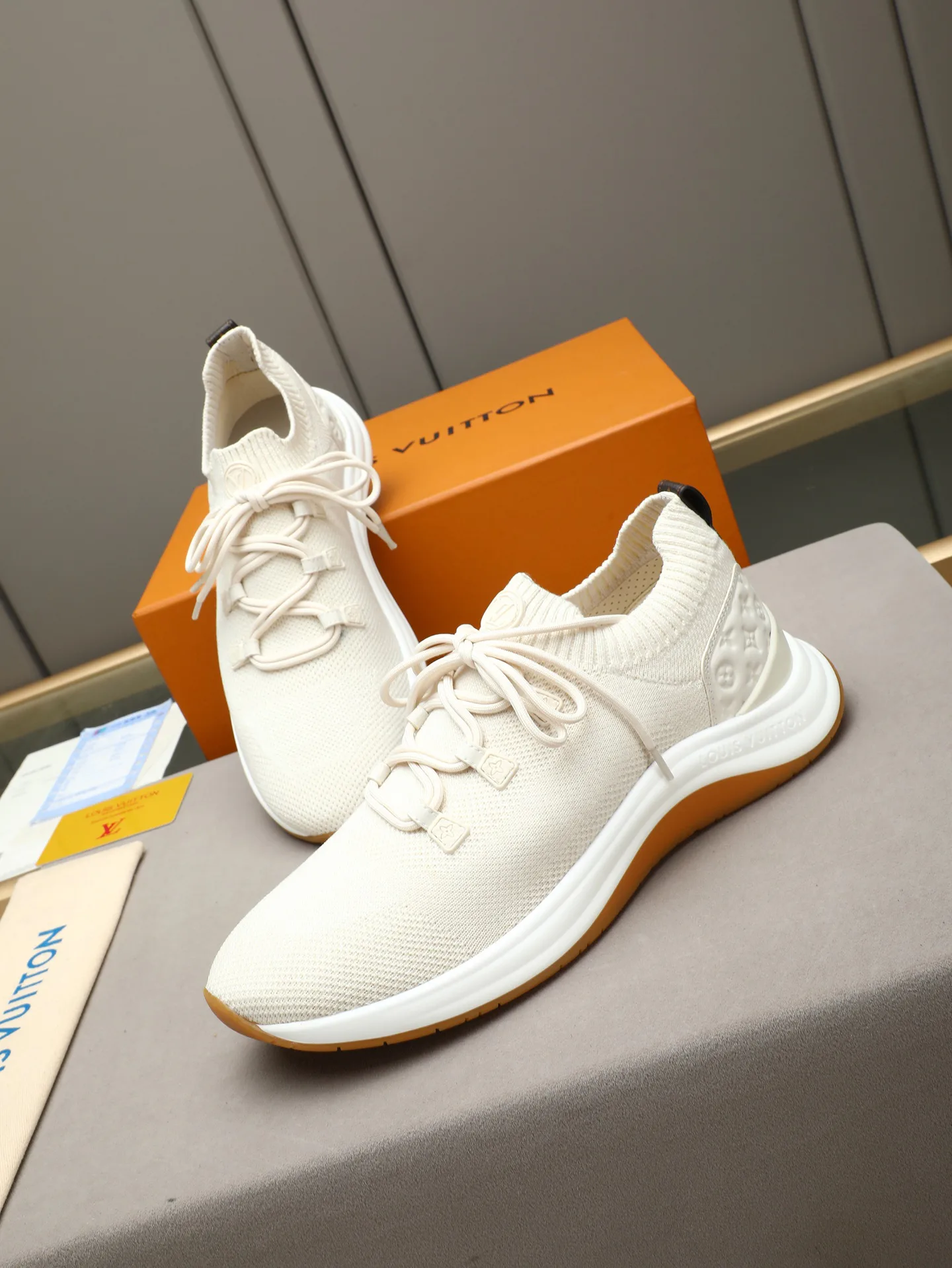 Кроссовки Женские Louis Vuitton 17947266