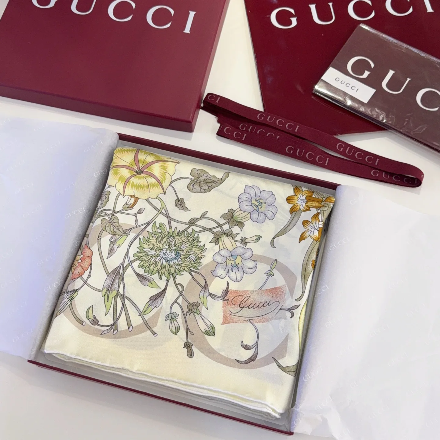 Шарфы Gucci 13325687