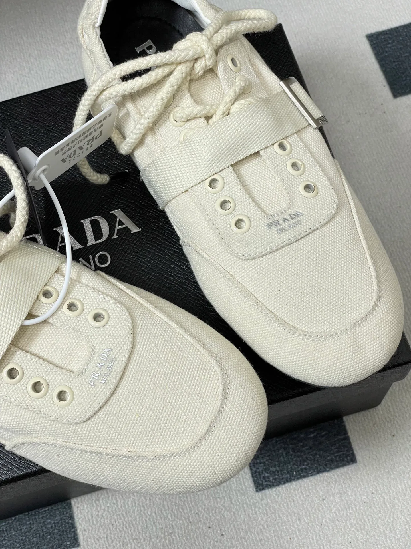 Кроссовки Женские Prada 12880089