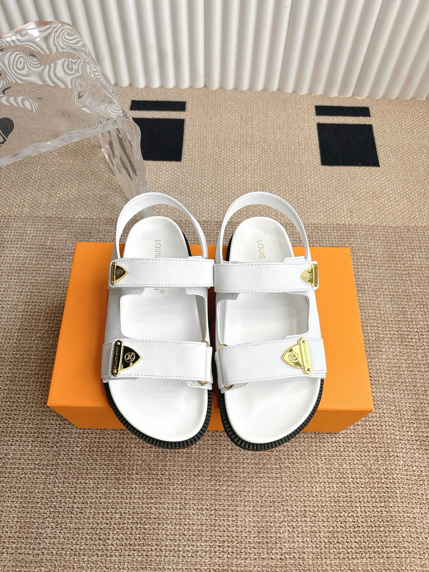 Босоножки Женские Louis Vuitton 17499604