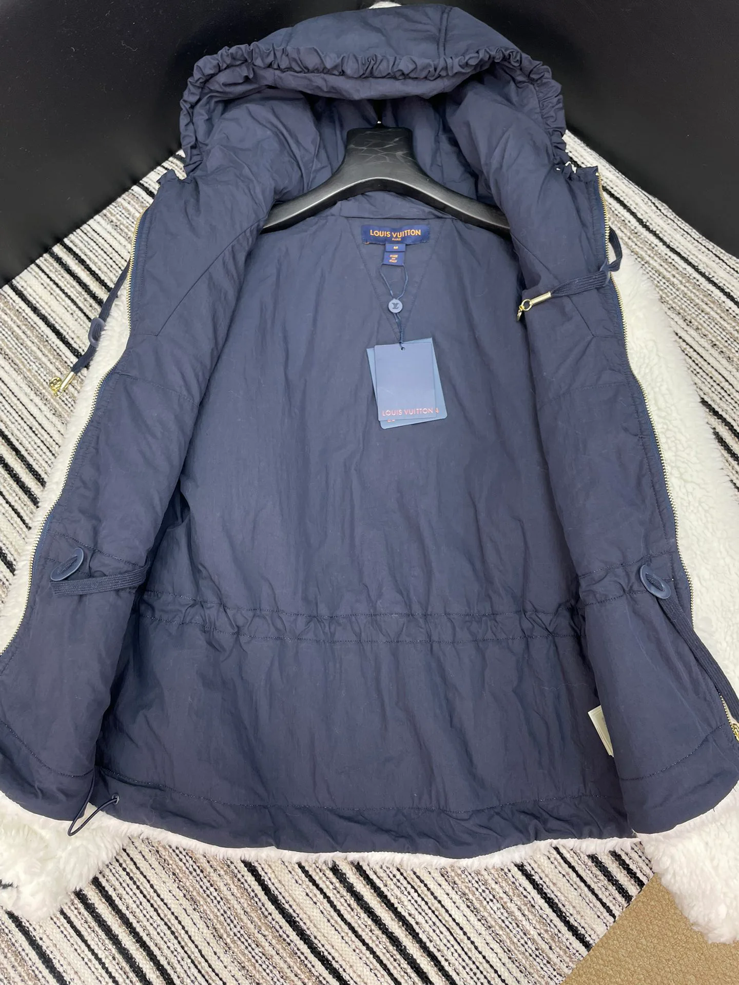 Куртки И Пуховики Женские Louis Vuitton 882550