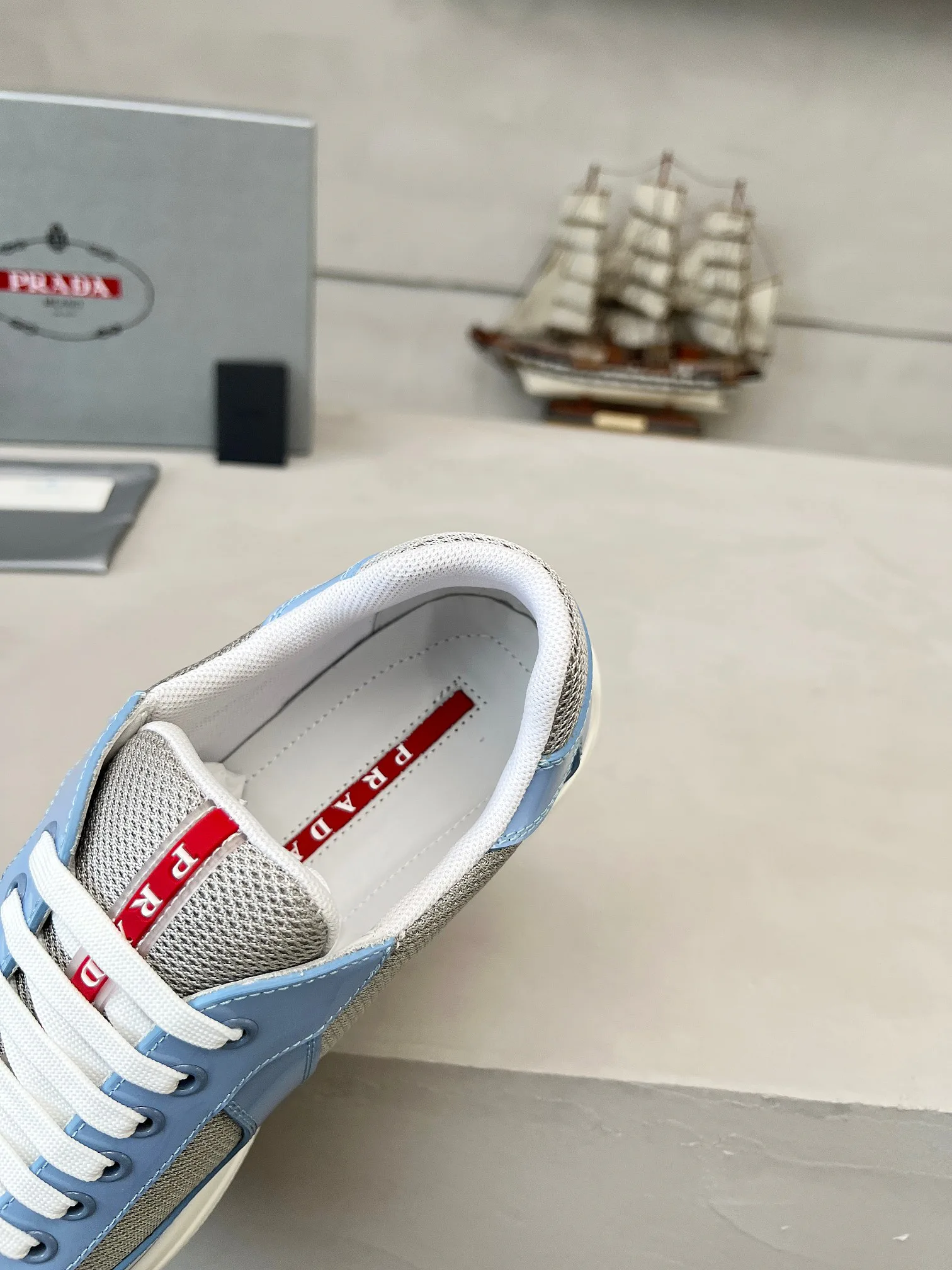 Кроссовки Женские Prada 931603