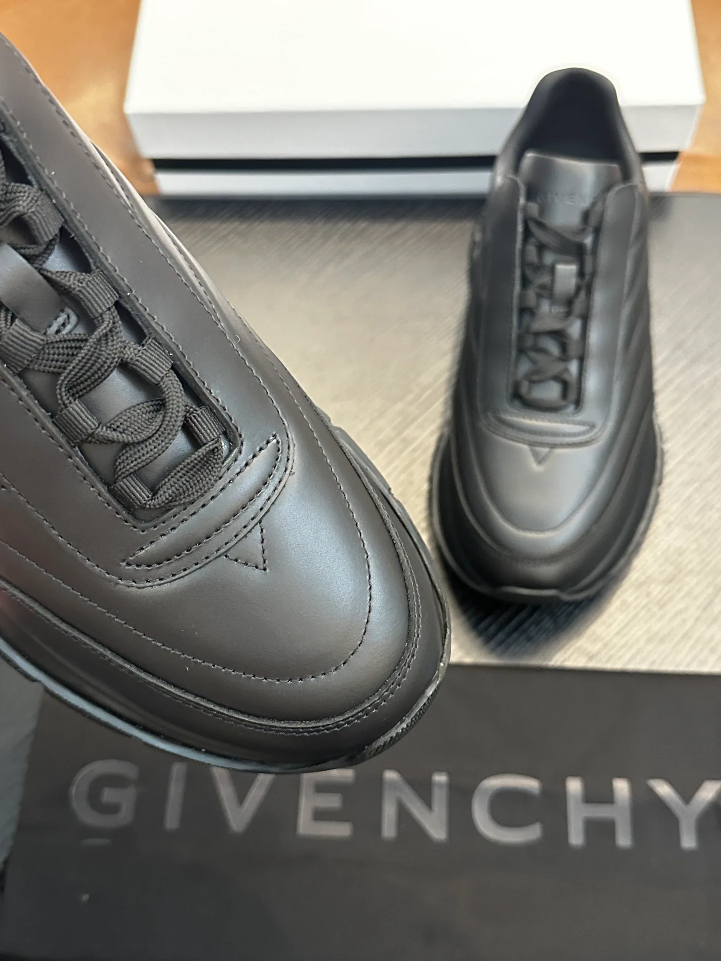 Кроссовки Женские Givenchy 198412