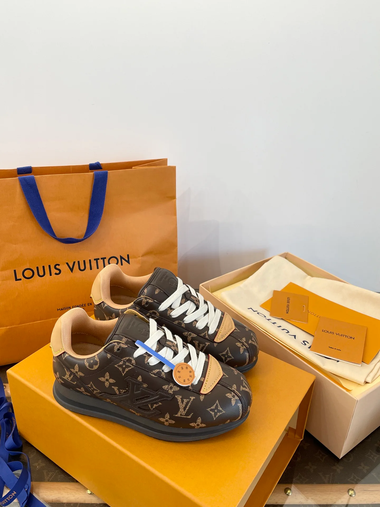 Кроссовки Женские Louis Vuitton 374000