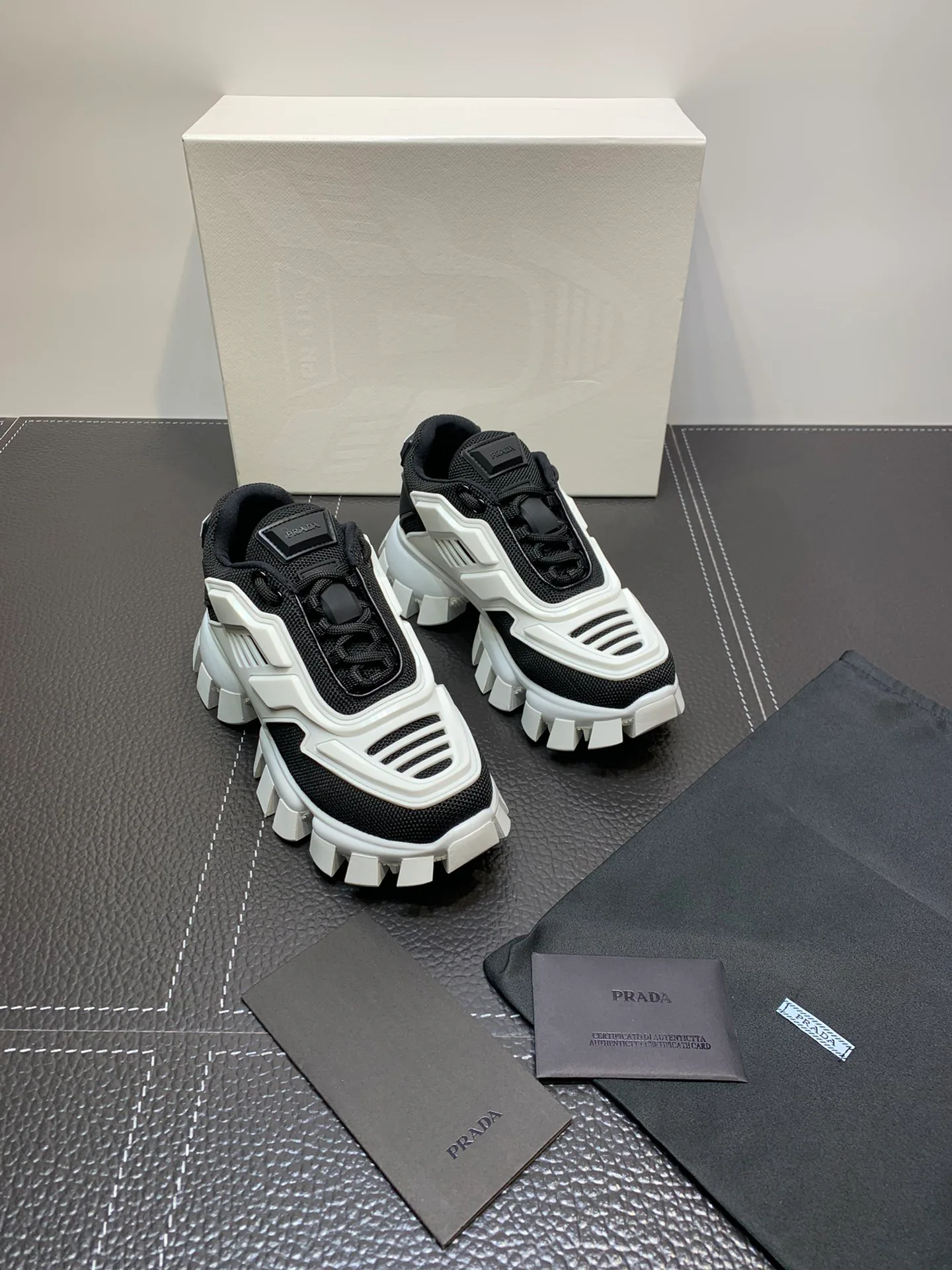 Кроссовки Женские Prada 28282