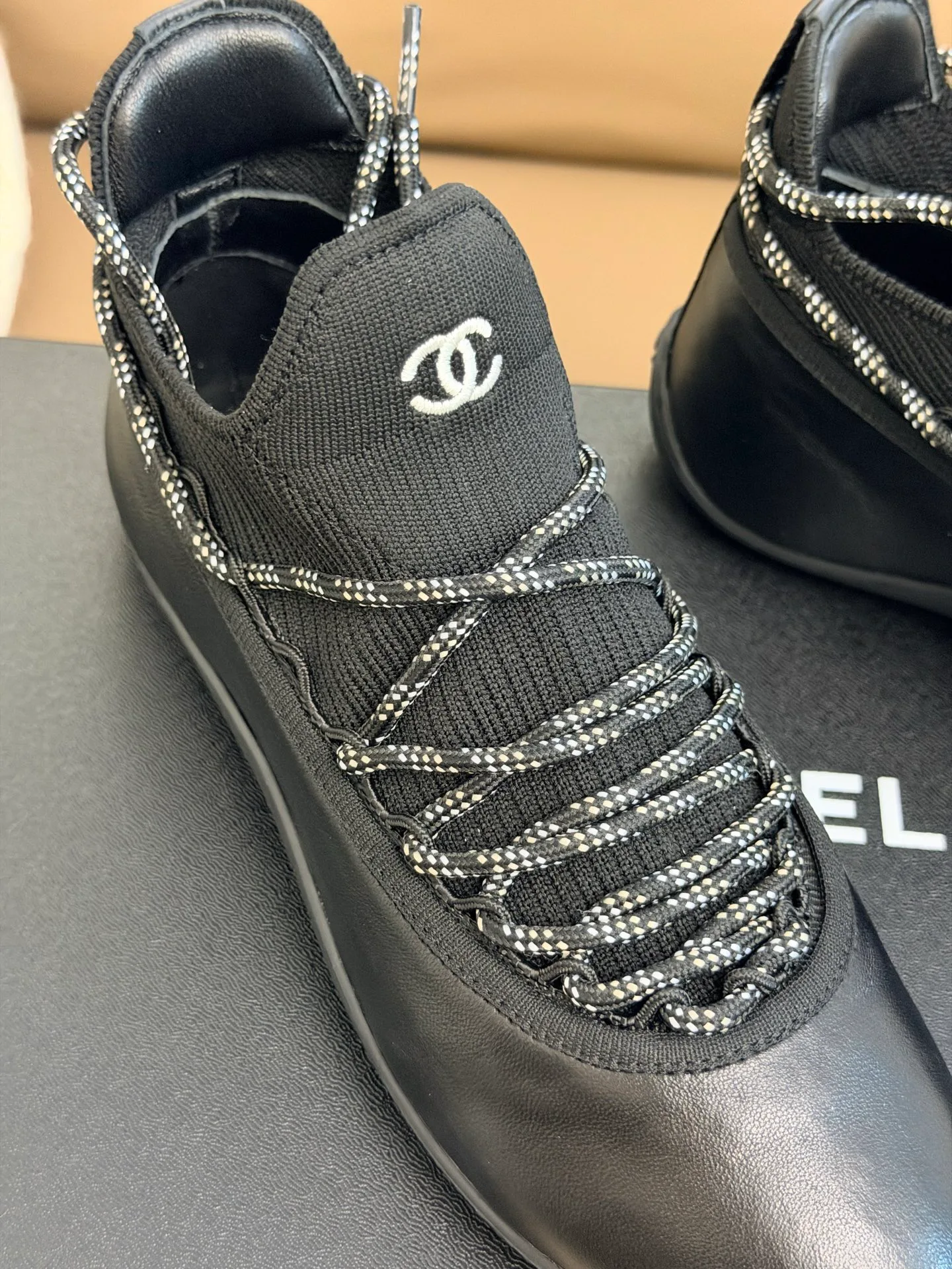 Кроссовки Женские Chanel 17510618