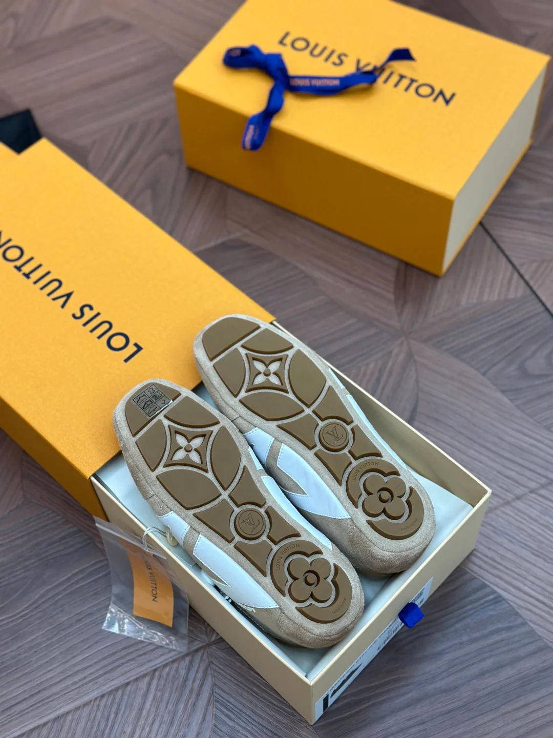 Кроссовки Женские Louis Vuitton 19480031
