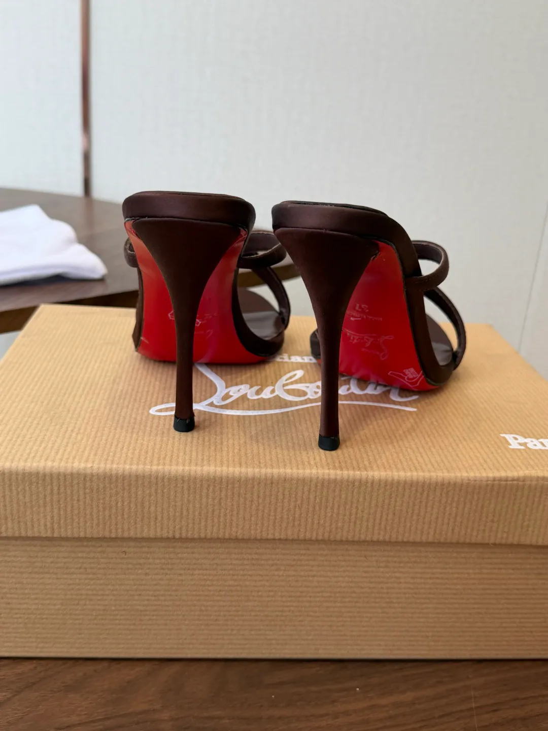 Босоножки Женские Christian Louboutin 18183092