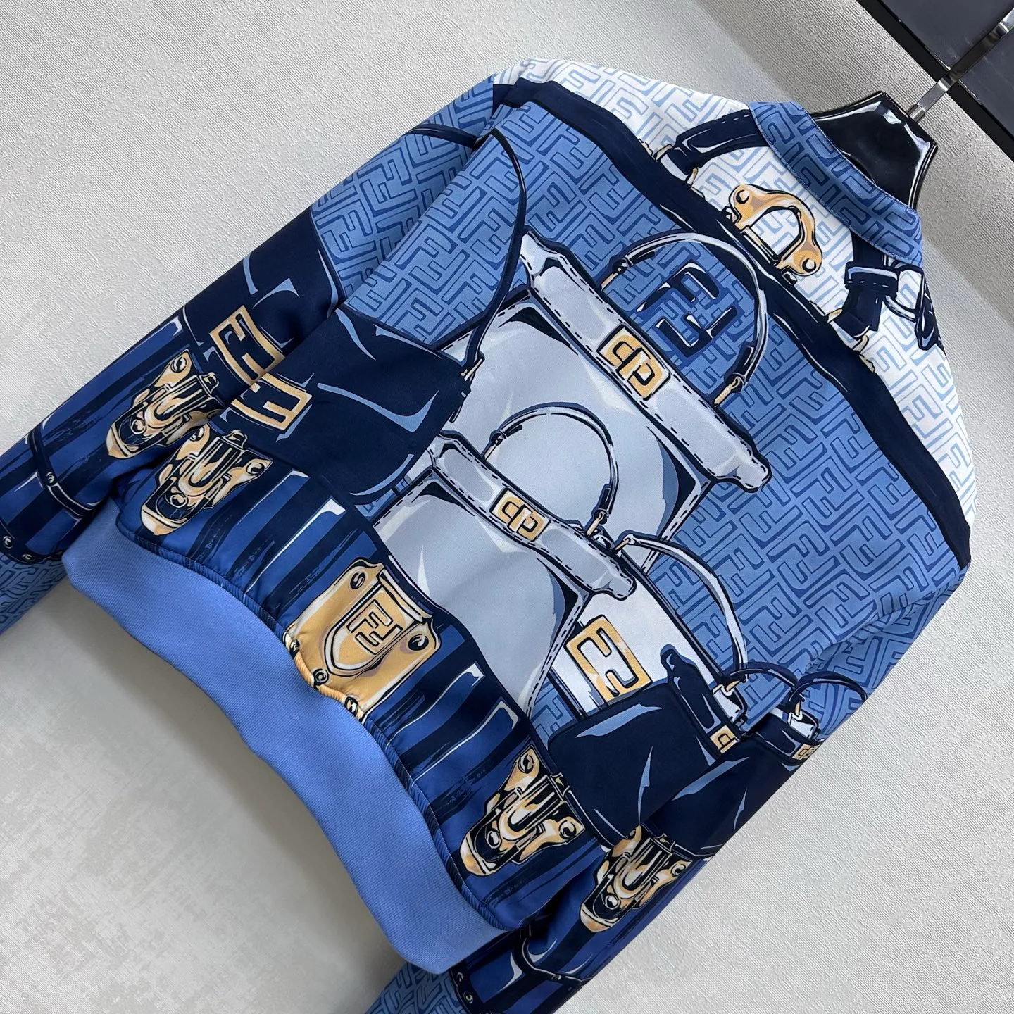 Куртки И Пуховики Женские Fendi 18327909