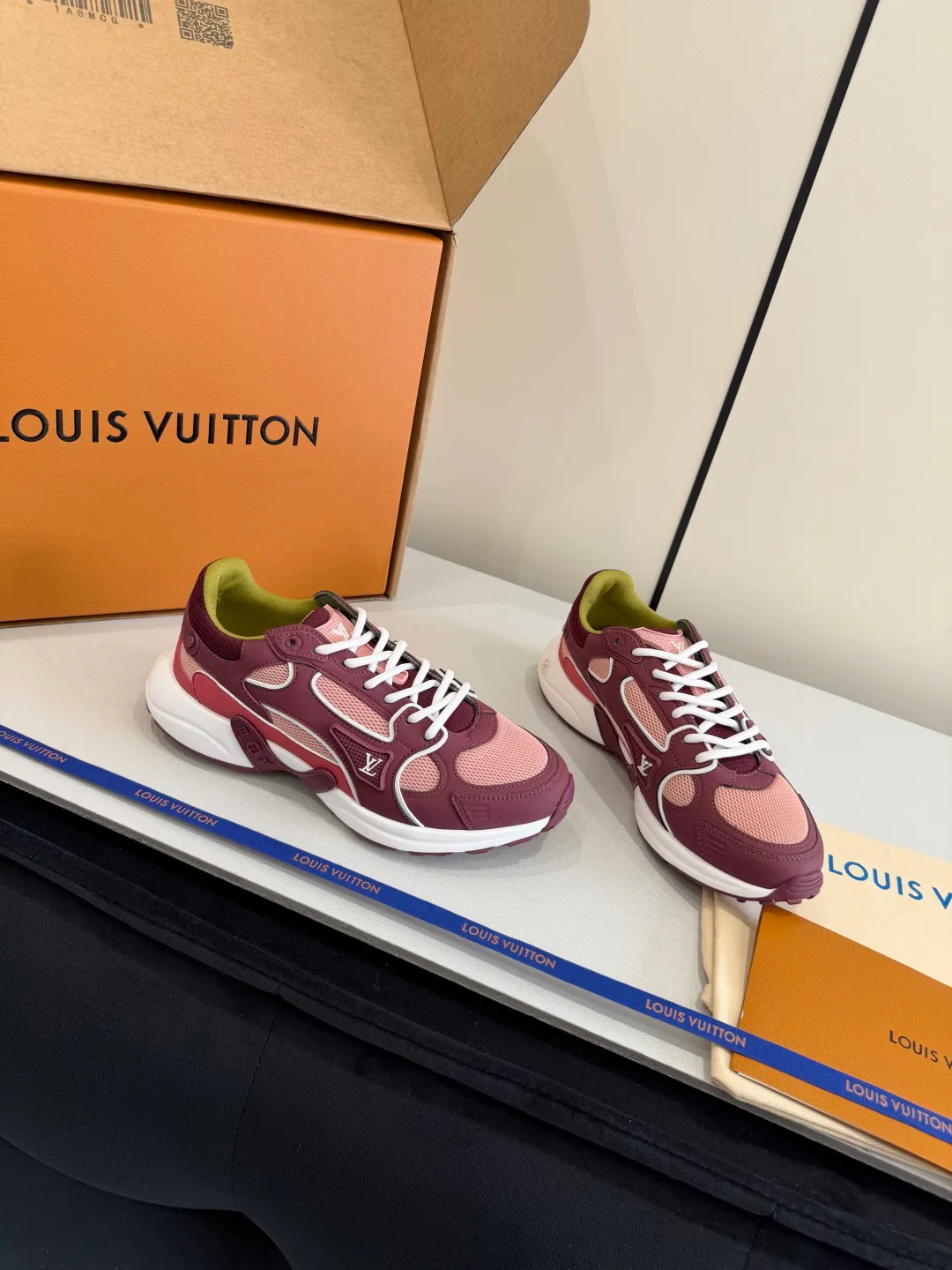 Кроссовки Женские Louis Vuitton 11497551