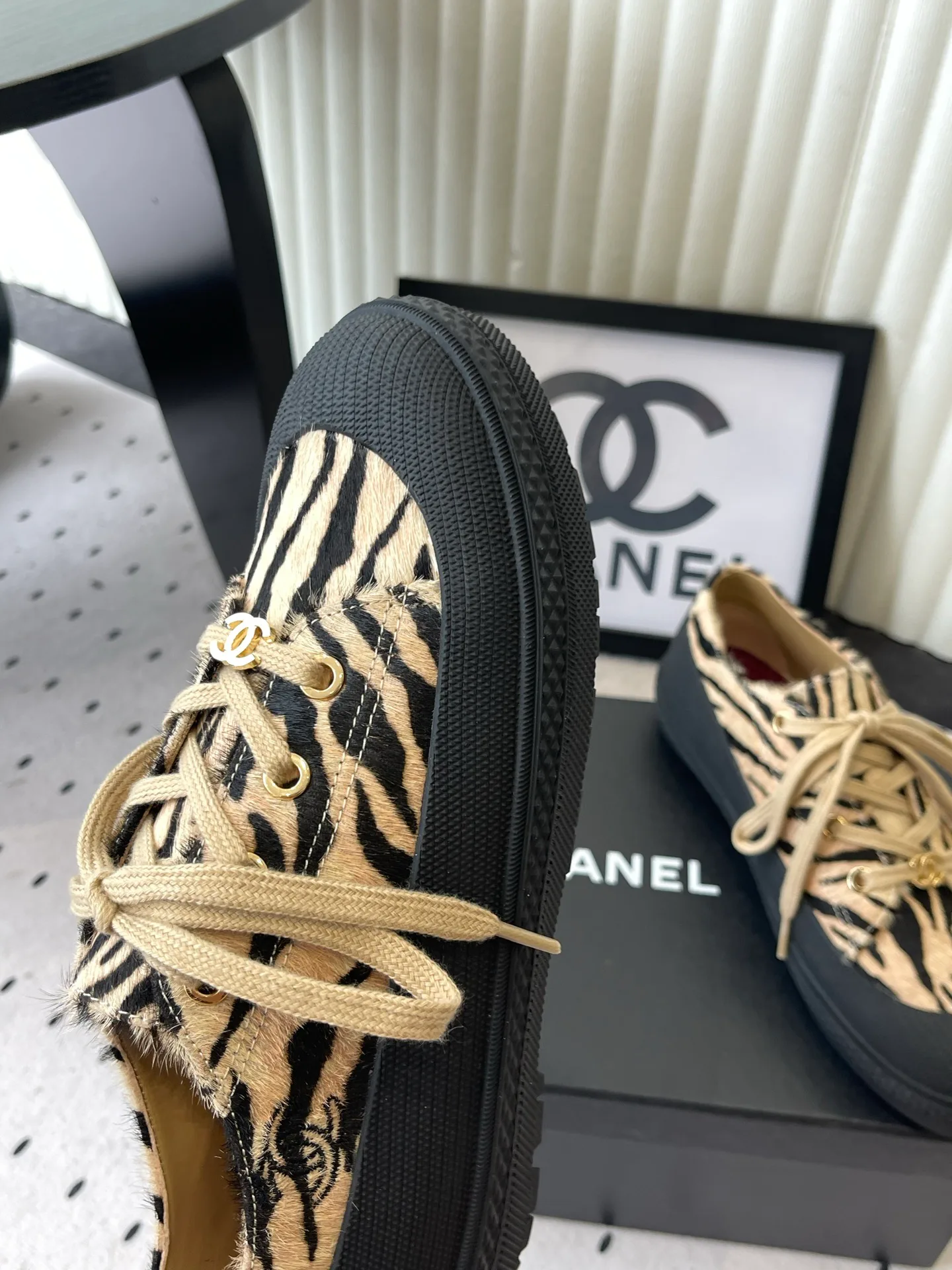 Кроссовки Женские Chanel 18069872