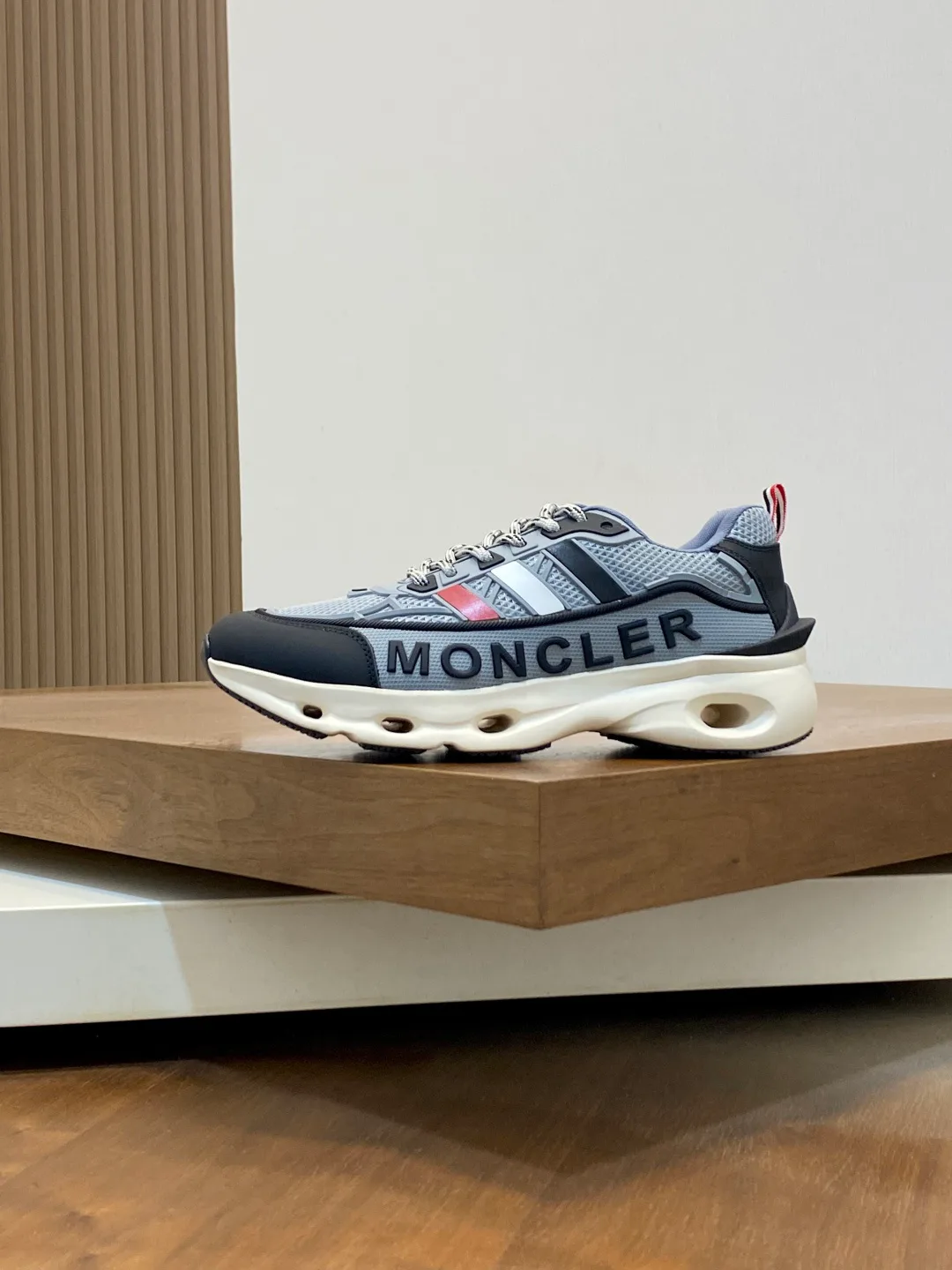 Кроссовки Мужские Moncler 18079003