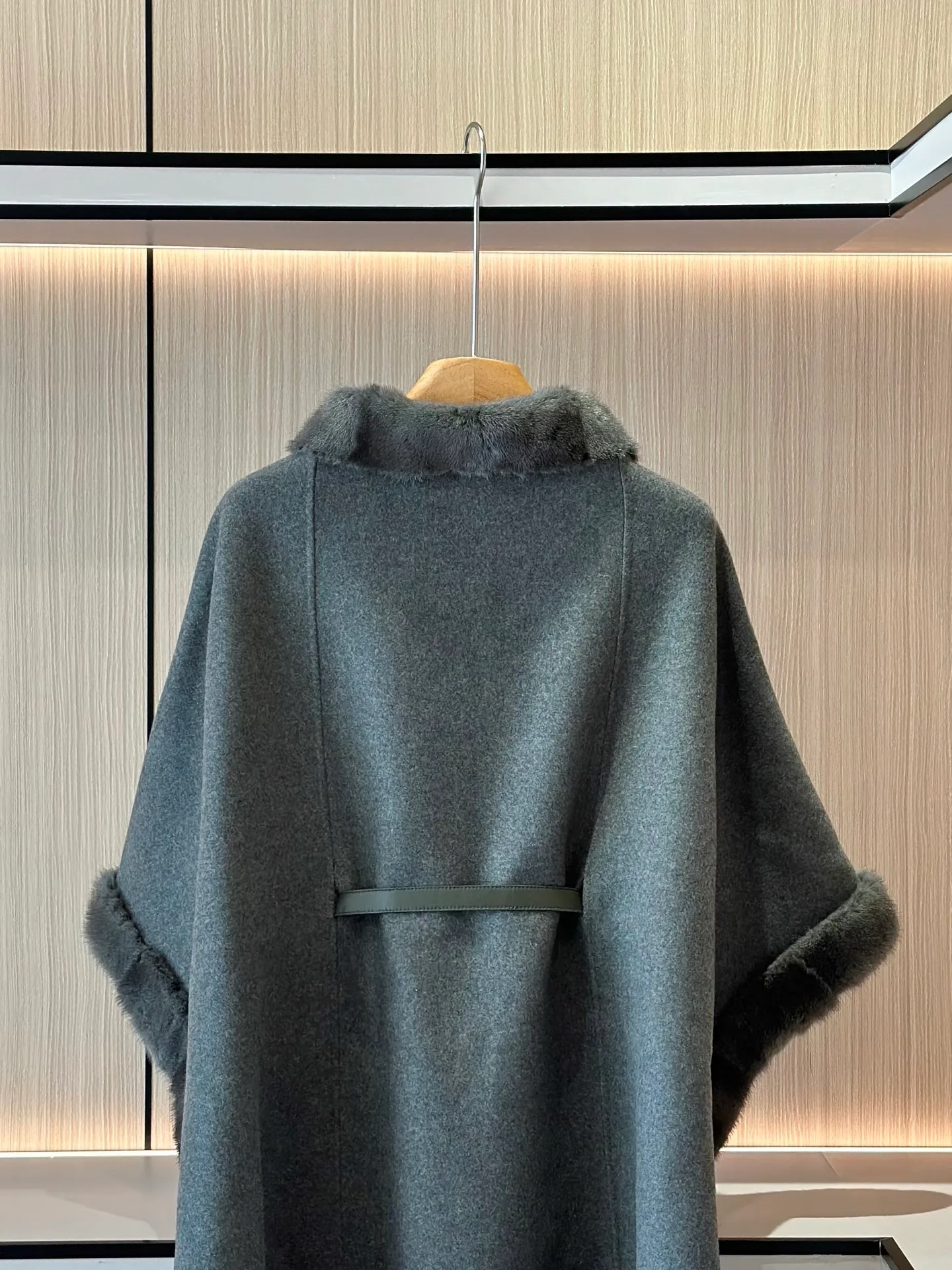 Пальто Женские Loro Piana 18197606