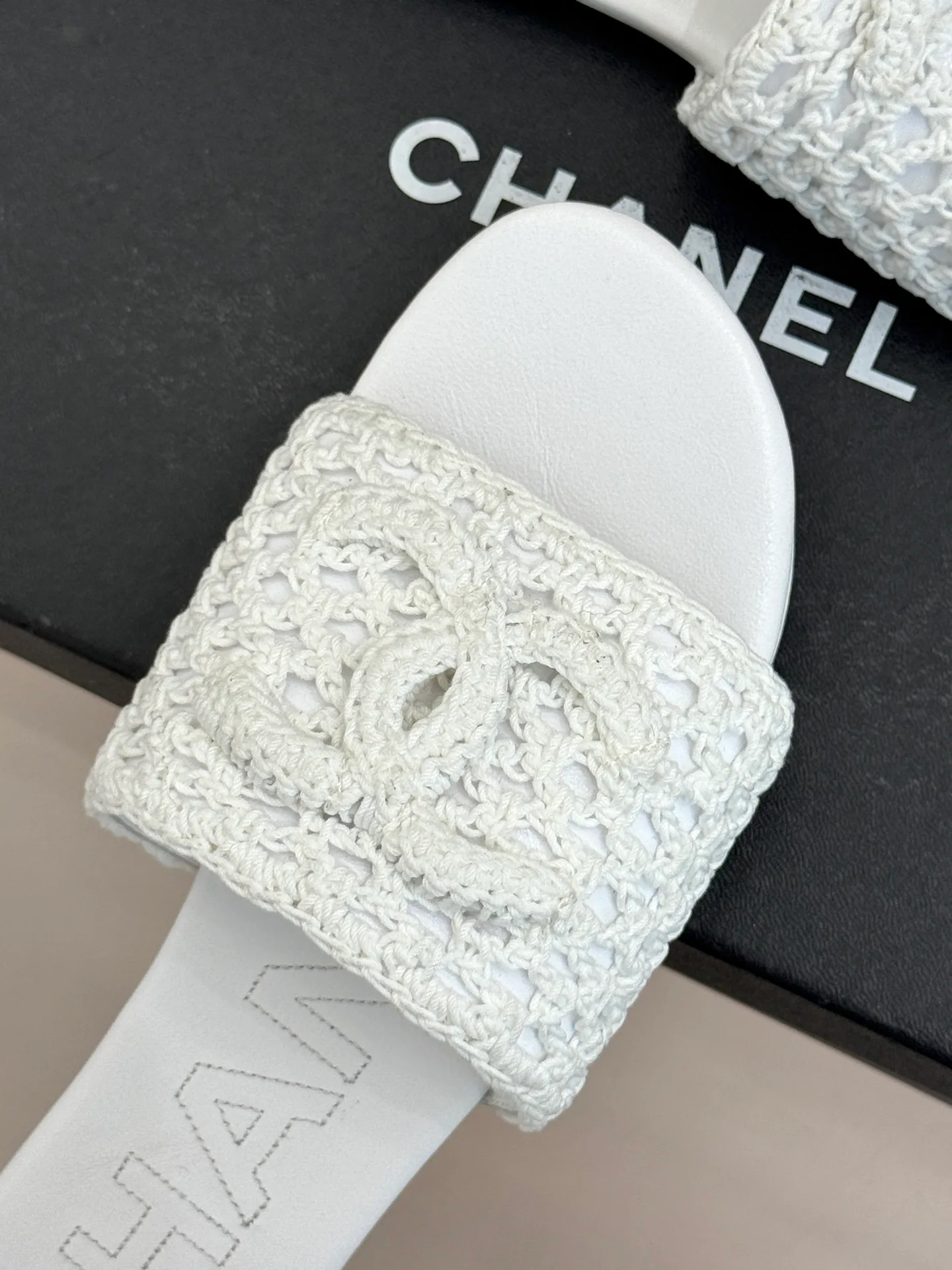 Шлепанцы Женские Chanel 11485813