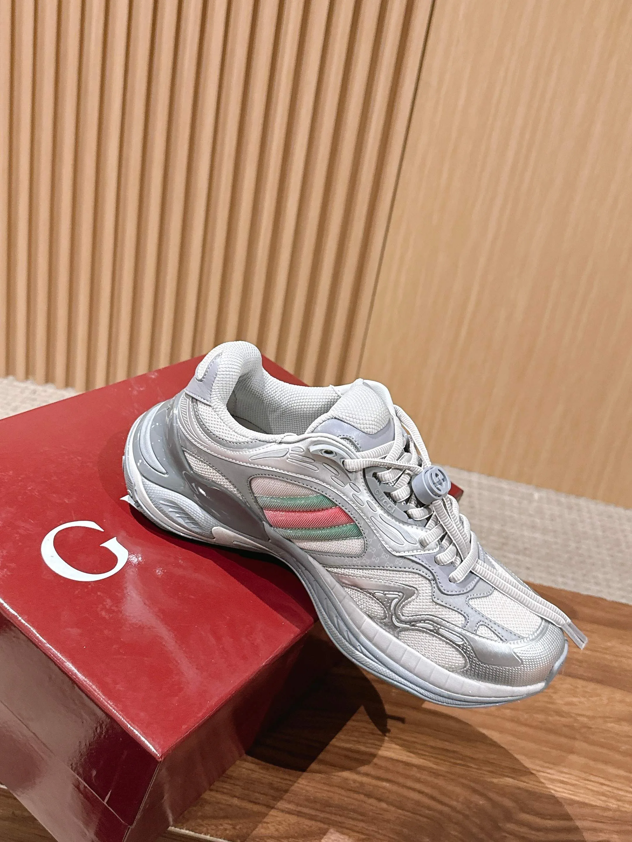 Кроссовки Мужские Gucci 18889240