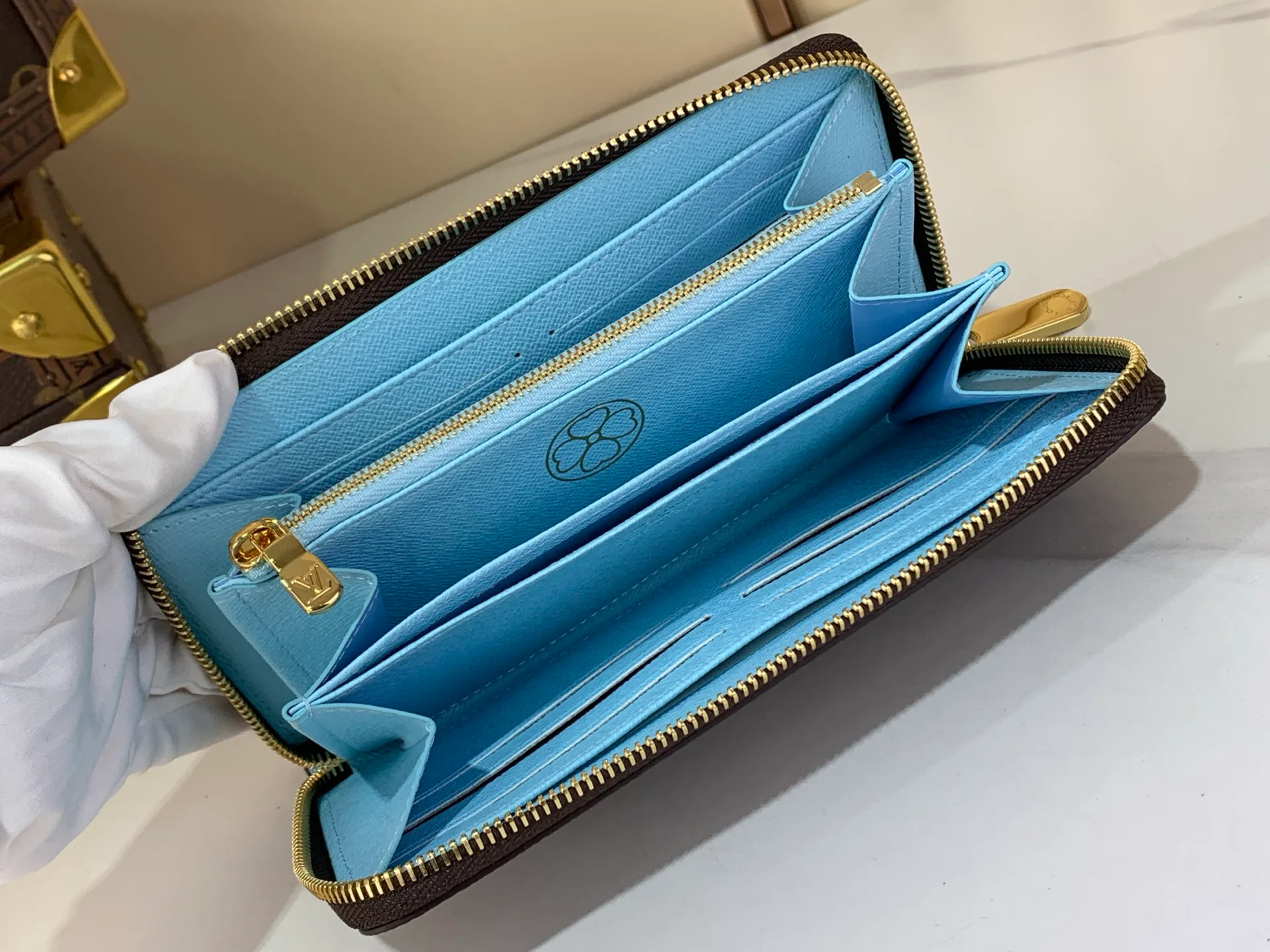 Клатчи Женские Louis Vuitton 13582756