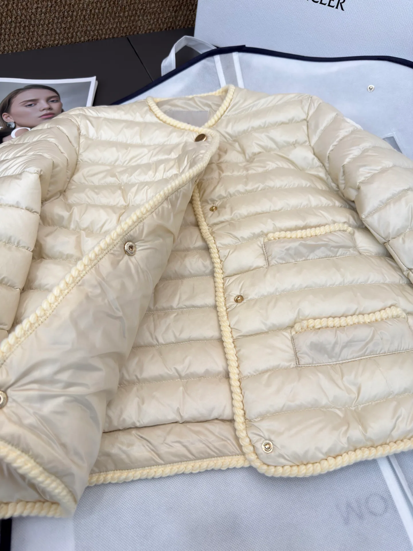 Куртки И Пуховики Женские Moncler 18891832