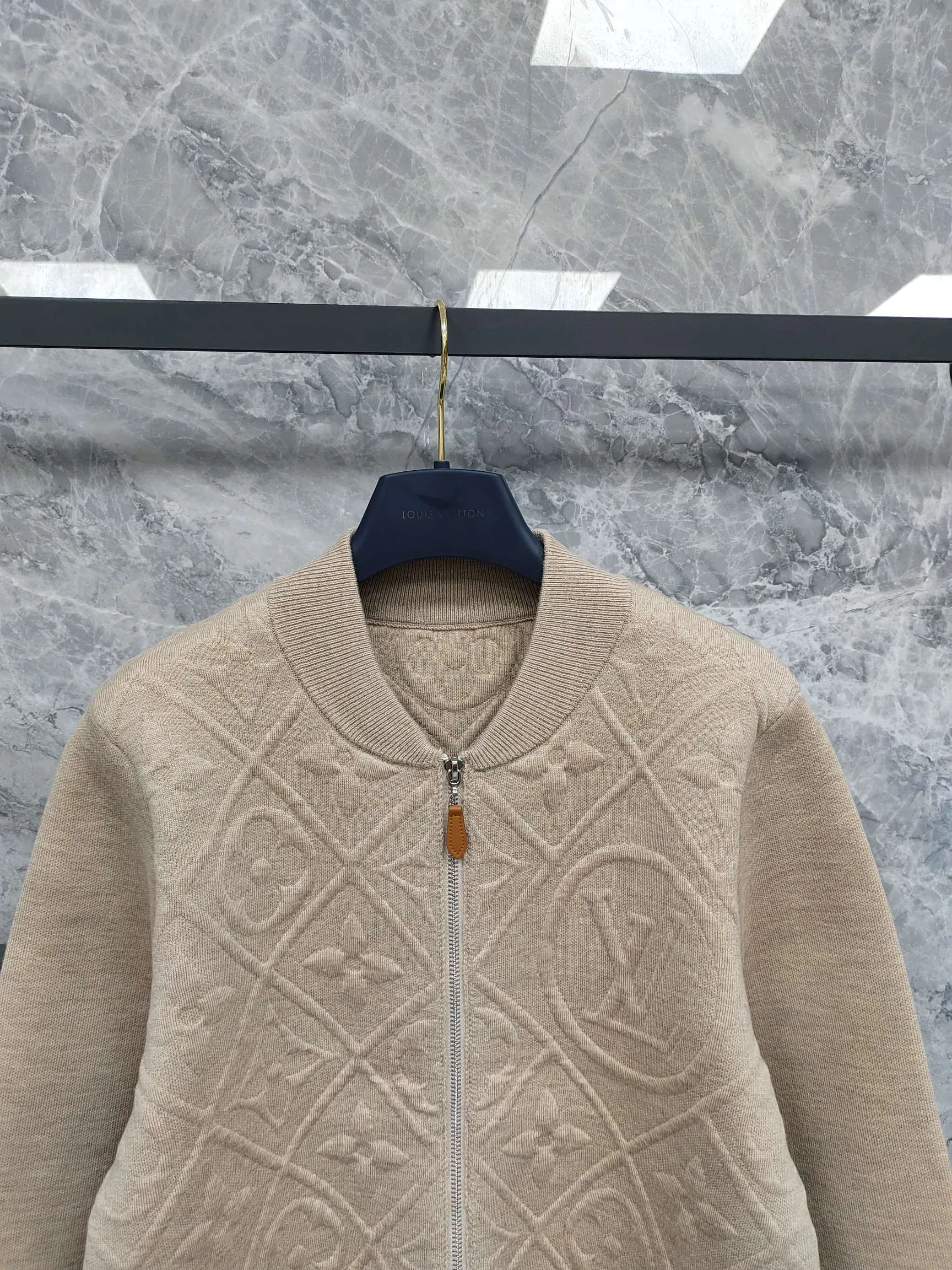 Куртки И Пуховики Женские Louis Vuitton 18743584