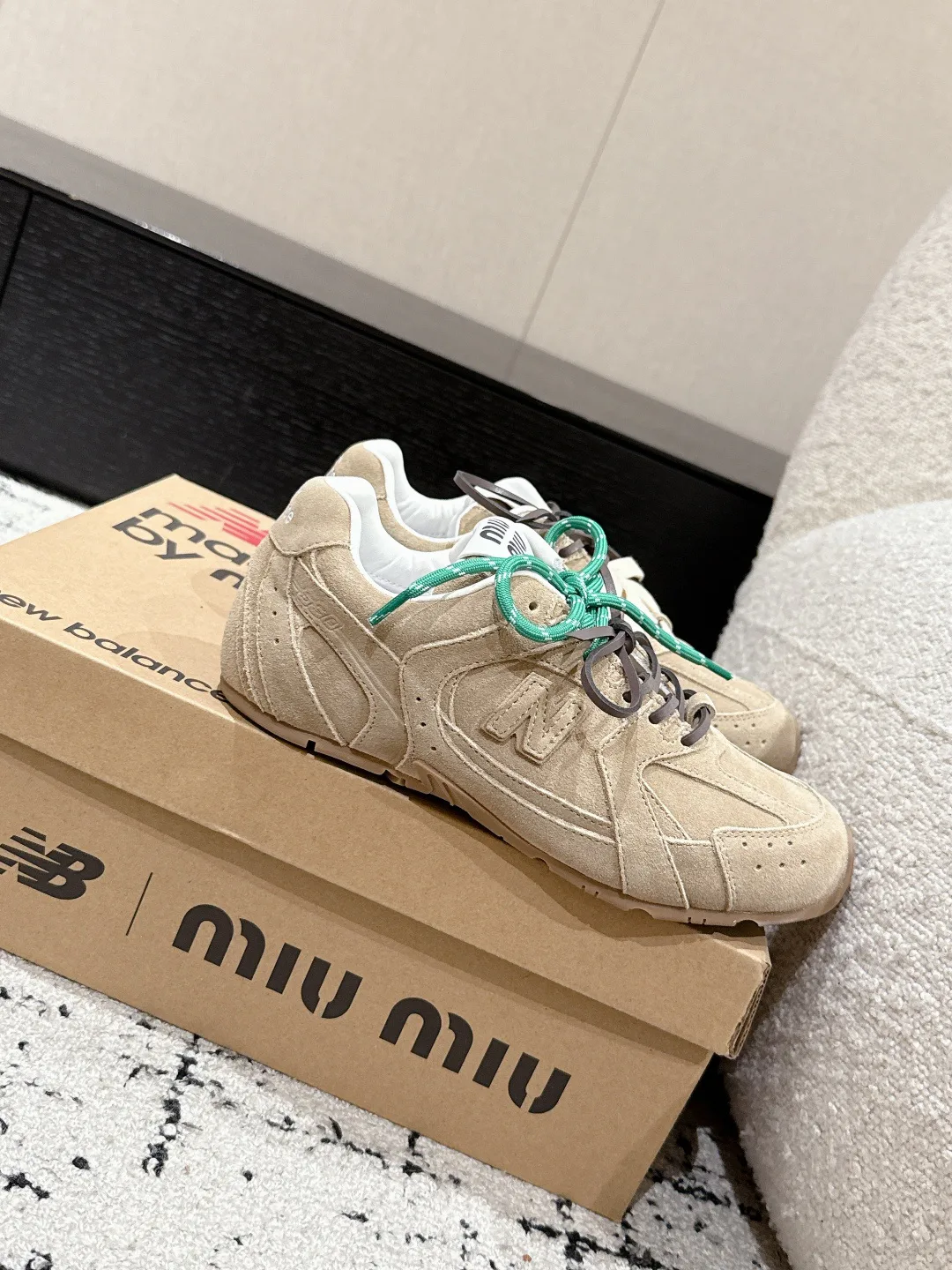 Кроссовки Женские Miu Miu 18409624