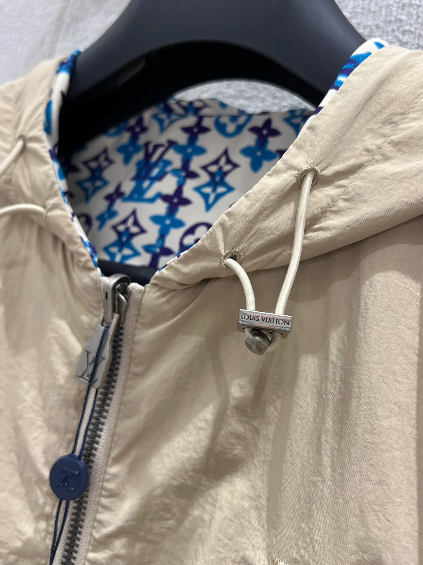 Куртки И Пуховики Женские Louis Vuitton 5204759