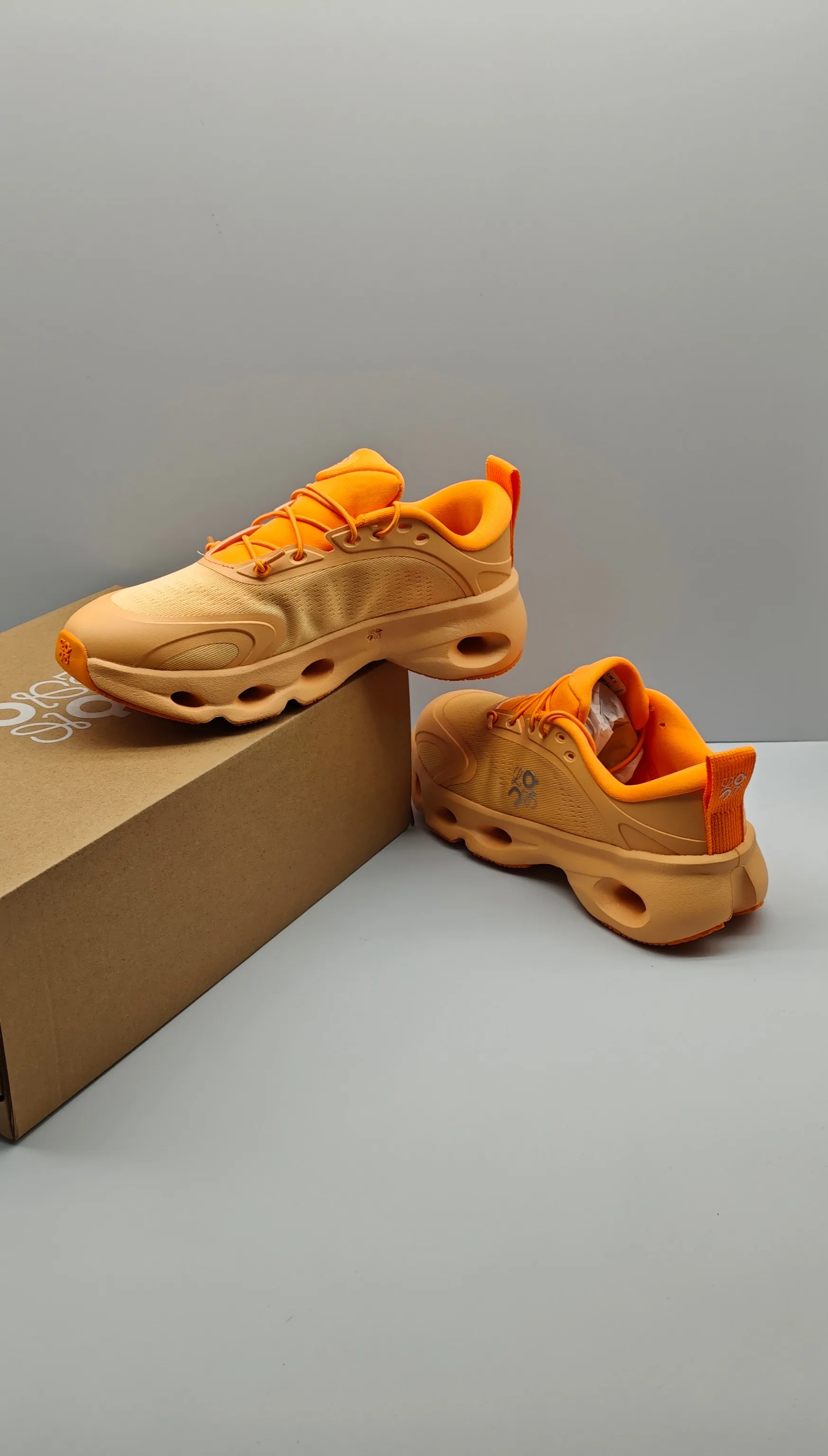 Кроссовки Женские Loewe 13193992