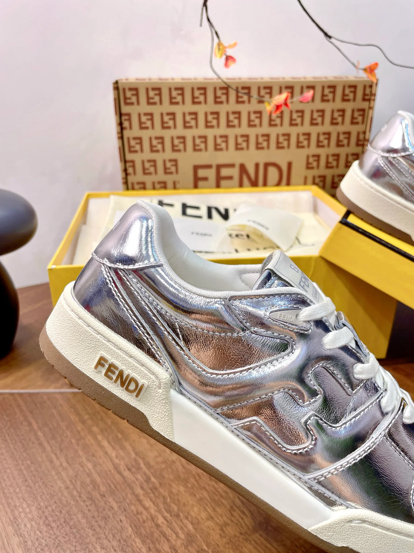 Кроссовки Женские Fendi 17957326