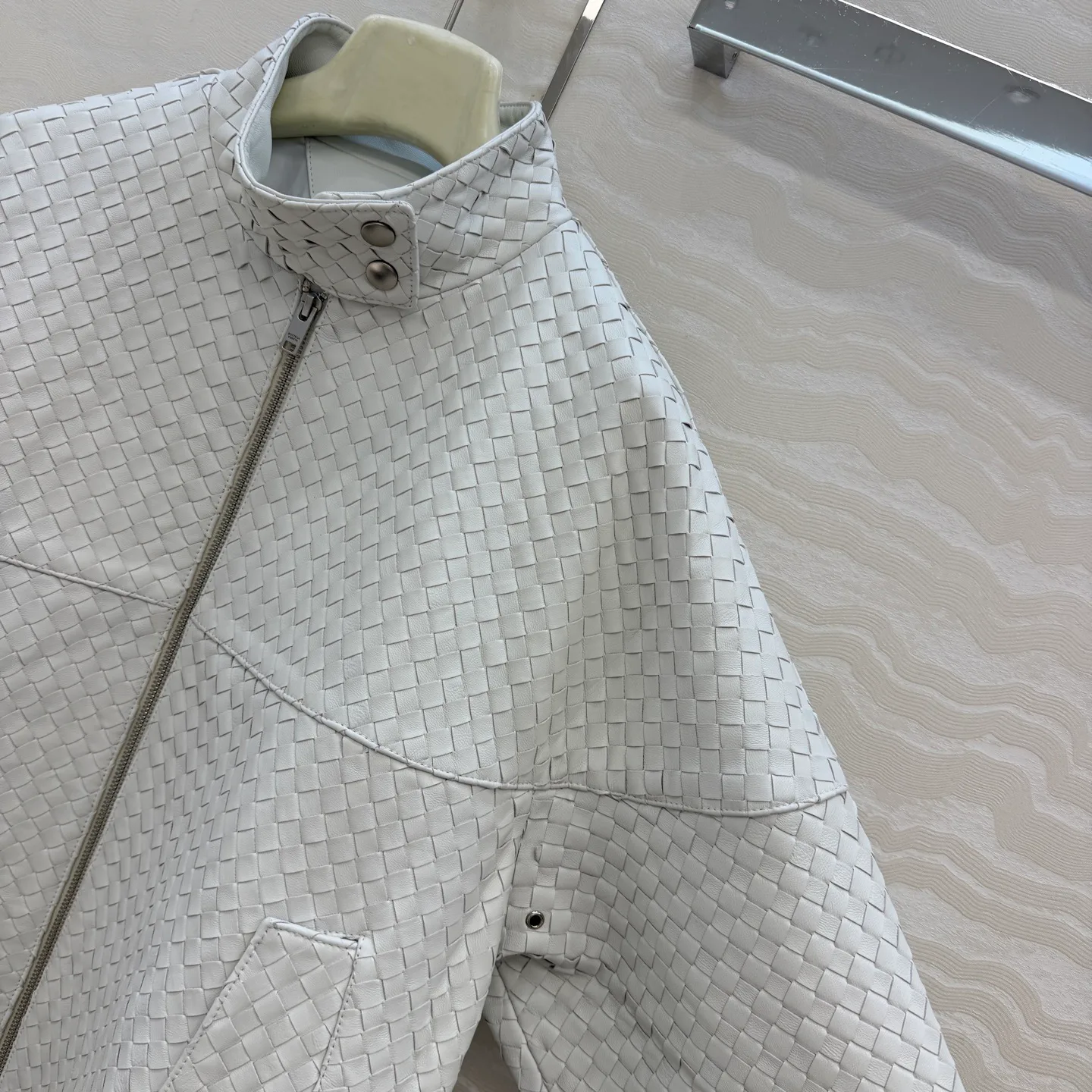 Кожаные Куртки И Дублёнки Женские Bottega Veneta 18890995