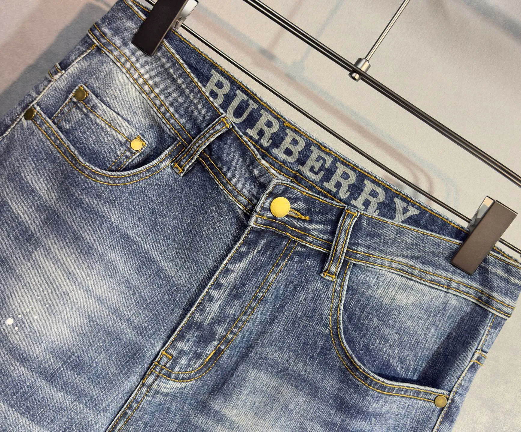 Джинсы Мужские Burberry 18098396