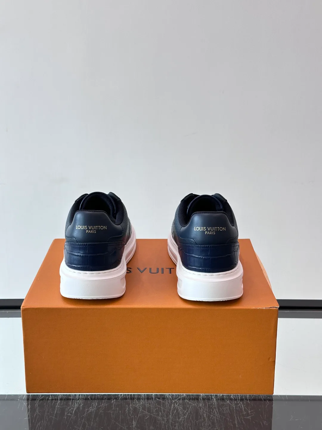 Кроссовки Женские Louis Vuitton 18400577