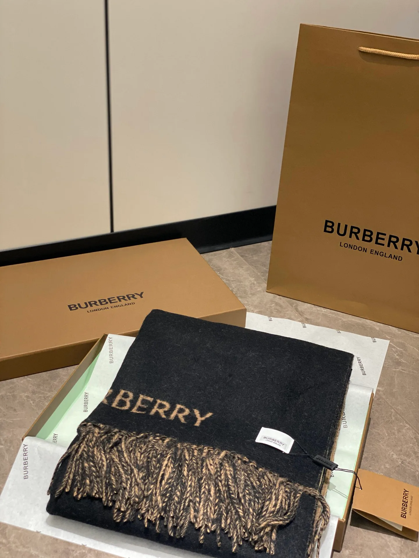 Шарфы Burberry 436050