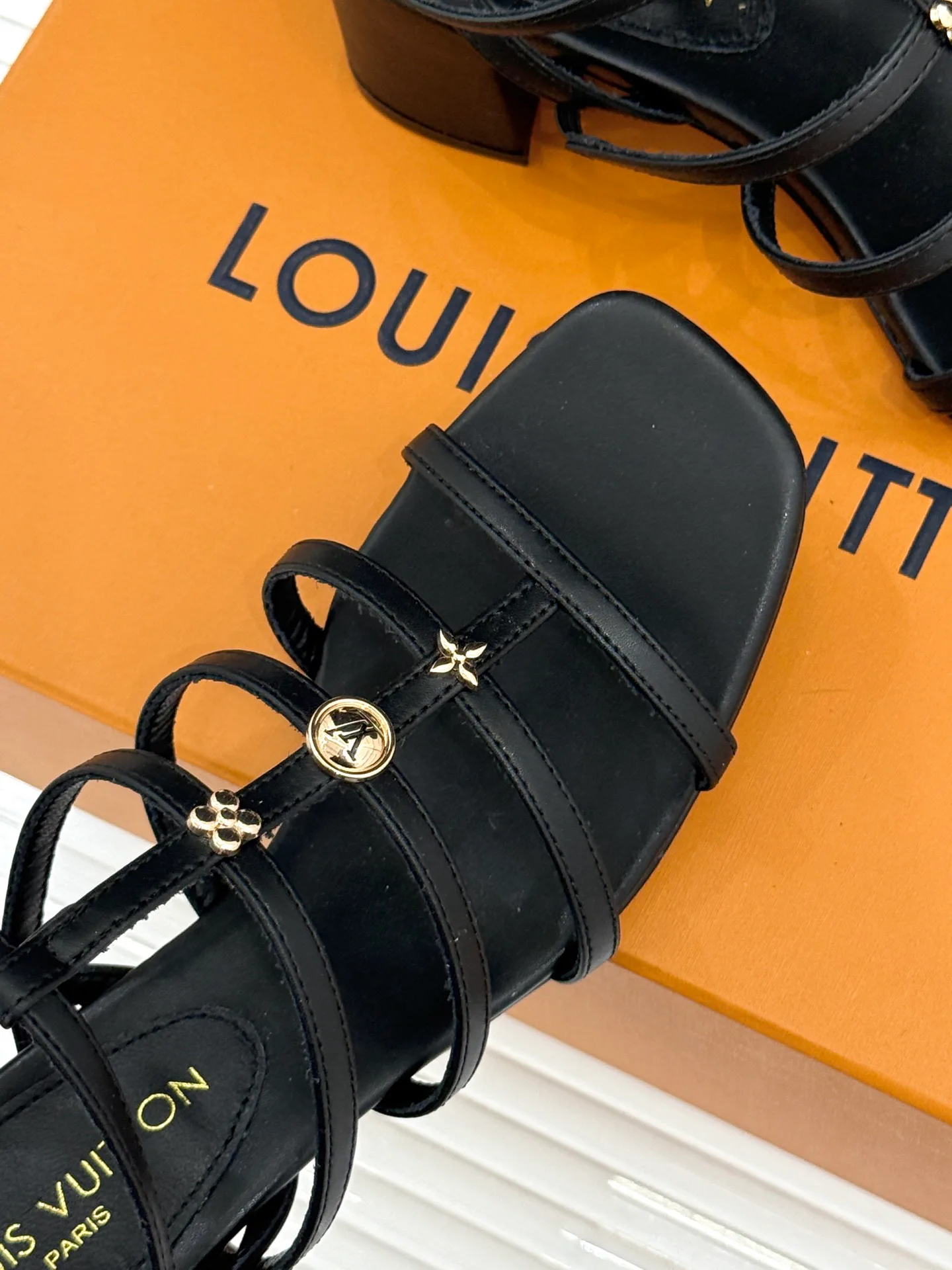 Босоножки Женские Louis Vuitton 17234886