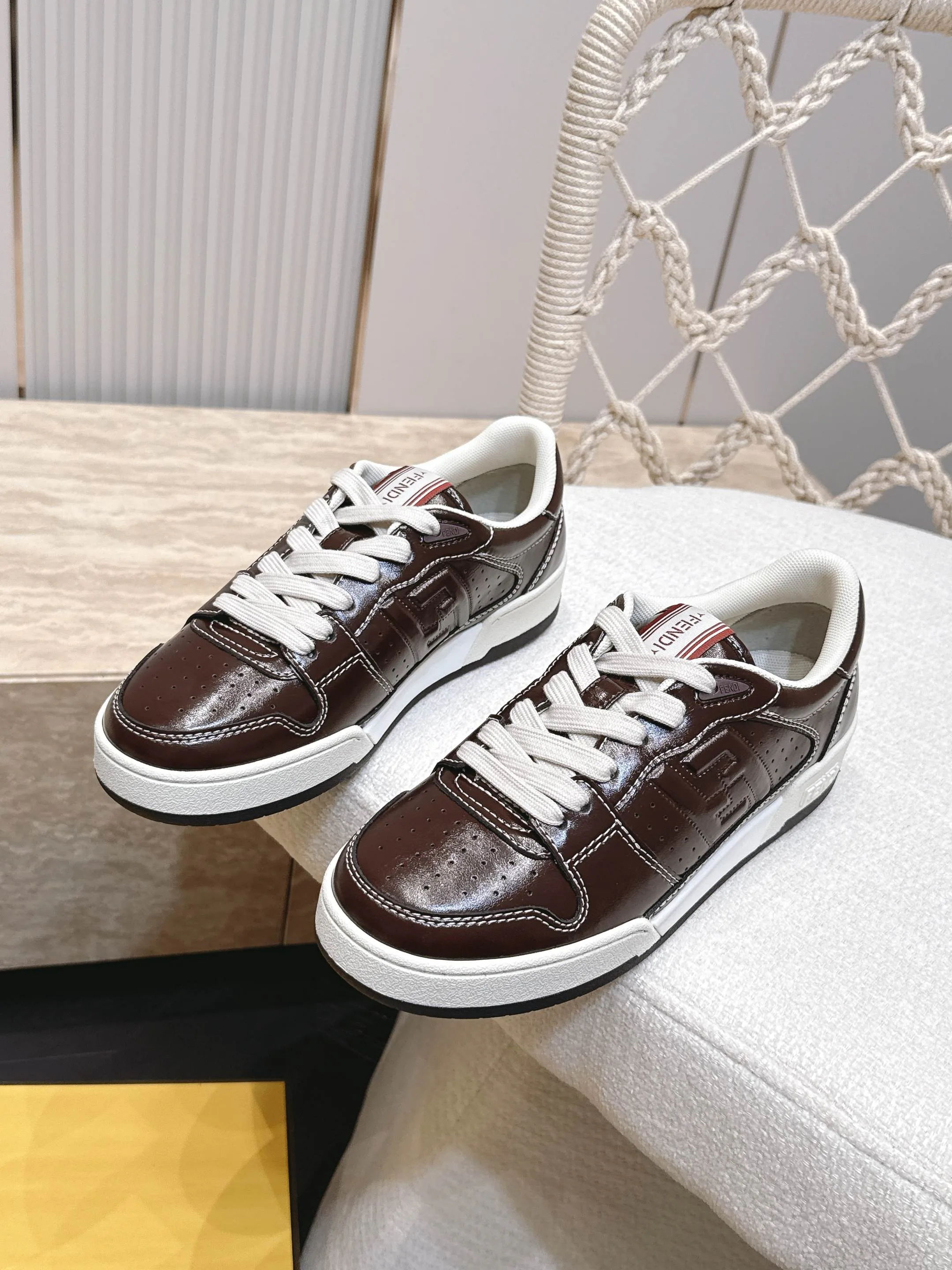 Кроссовки Женские Fendi 17682043