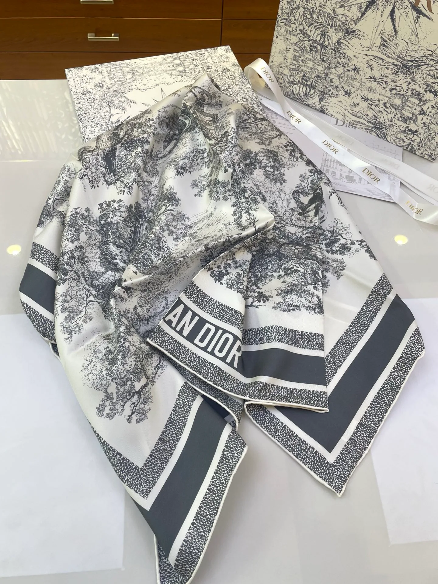 Платки Christian Dior 9886894