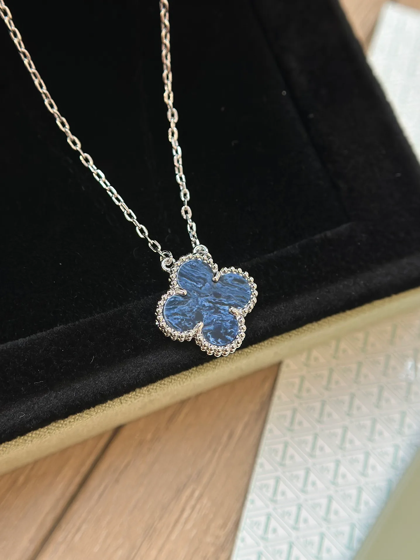 Бижутерия Van Cleef & Arpels 231991