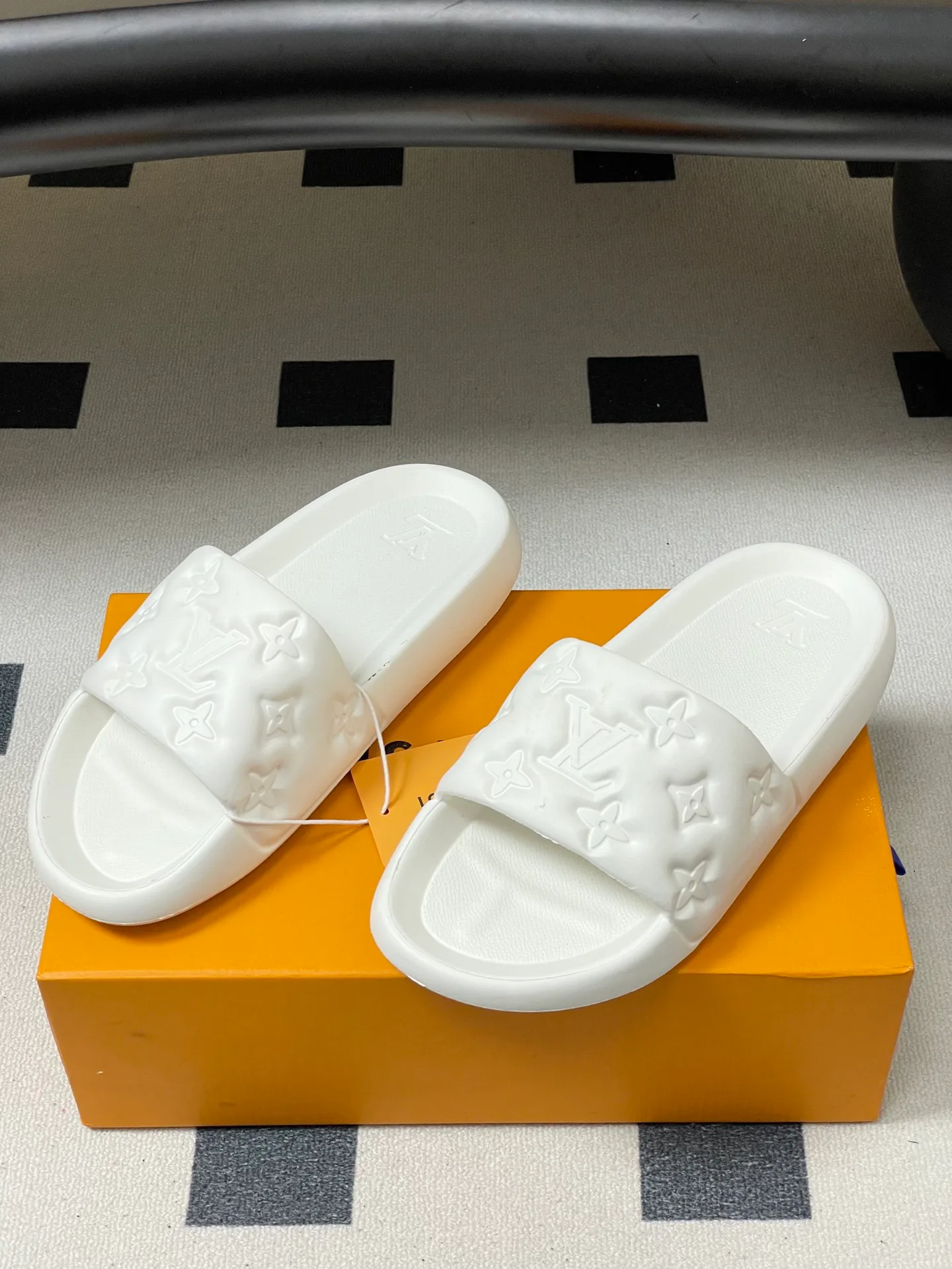 Шлепанцы Женские Louis Vuitton 11897591