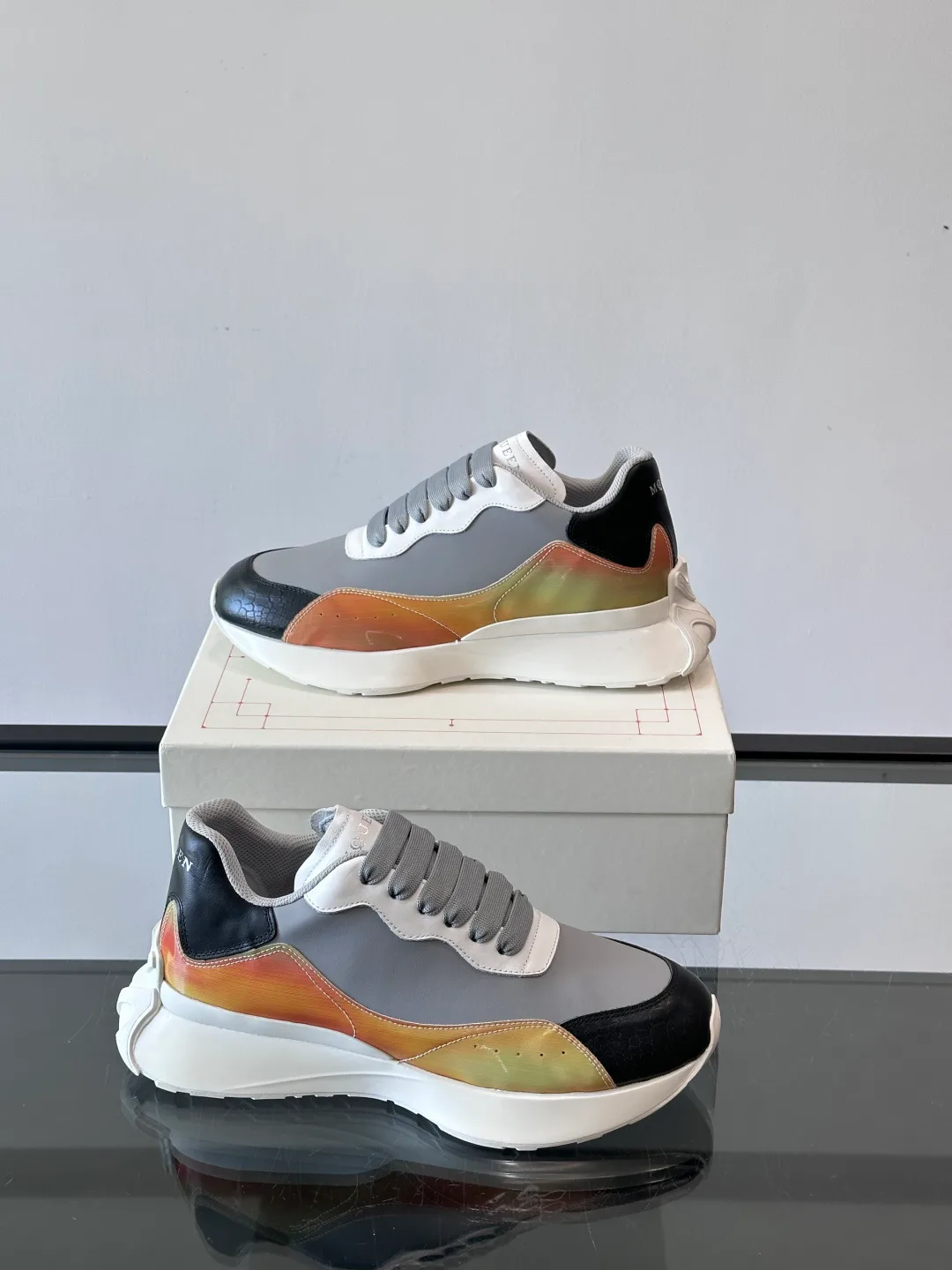 Кроссовки Женские Alexander Mcqueen 544026