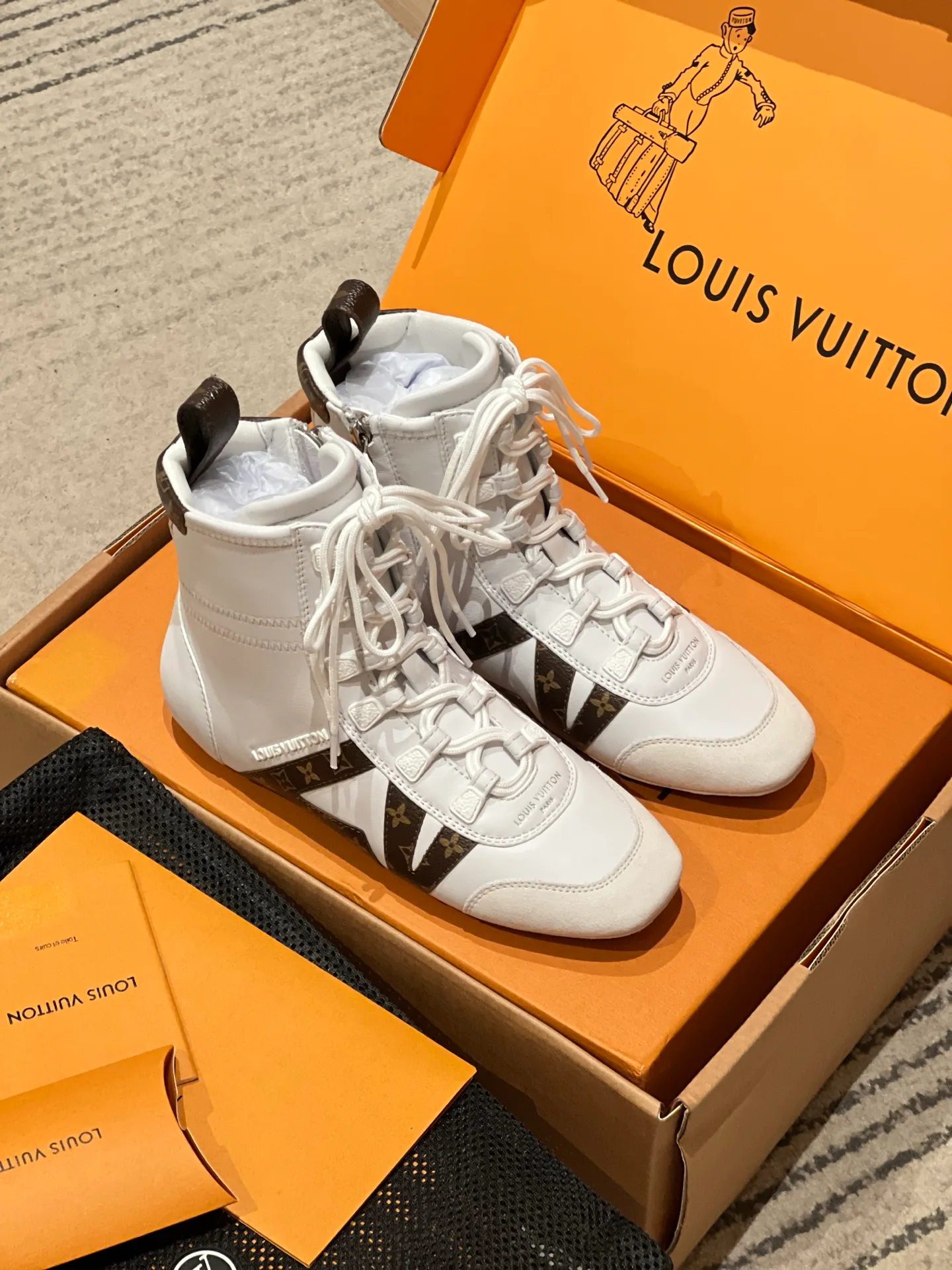 Кроссовки Женские Louis Vuitton 18194173