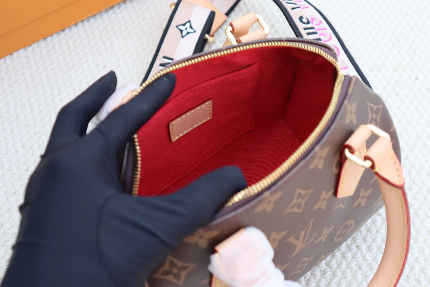 Классические Сумки Женские Louis Vuitton 18088970