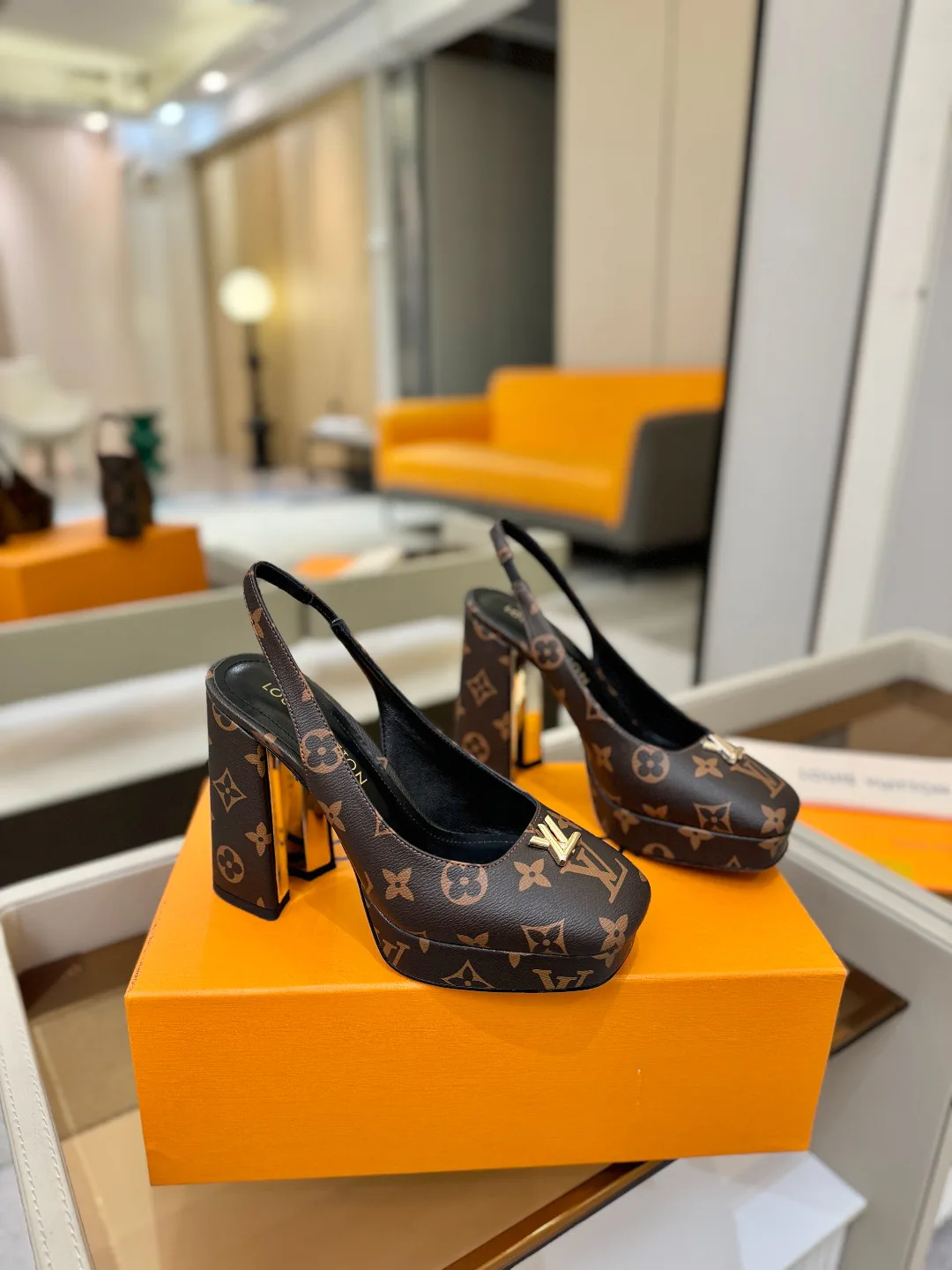 Туфли Женские Louis Vuitton 10910191