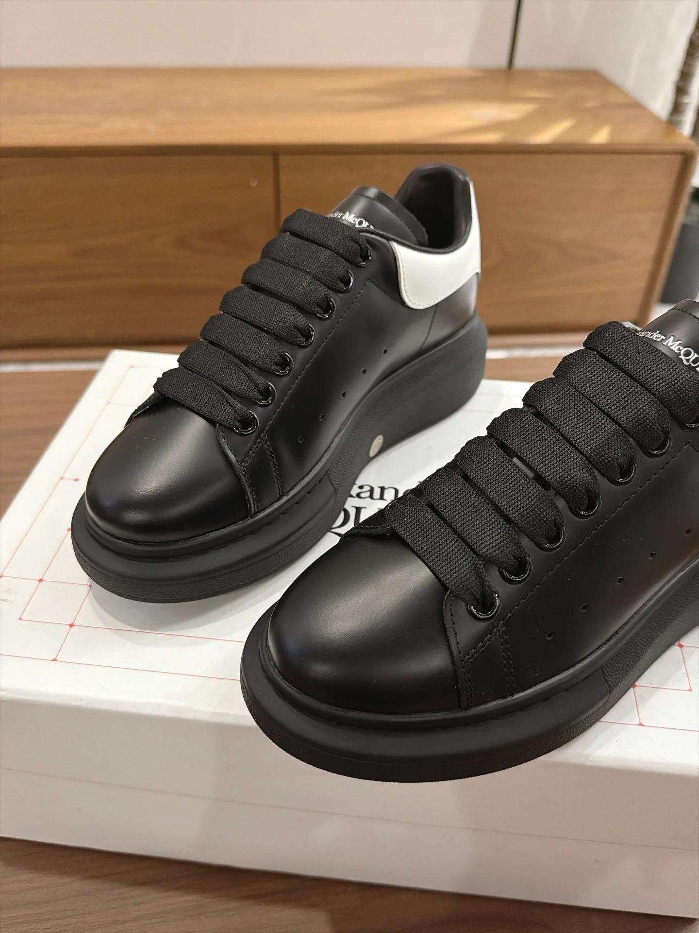 Кроссовки Женские Alexander Mcqueen 18373663