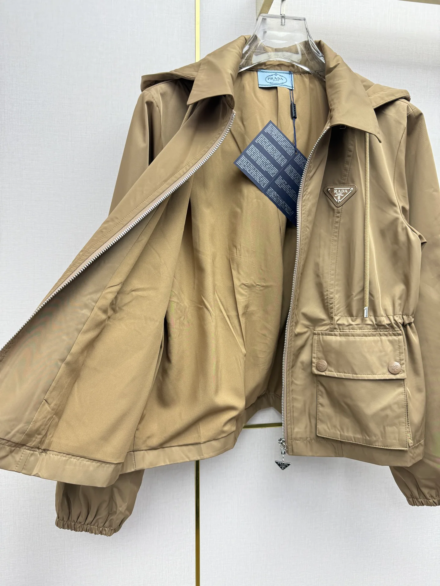 Куртки И Пуховики Женские Prada 17908349
