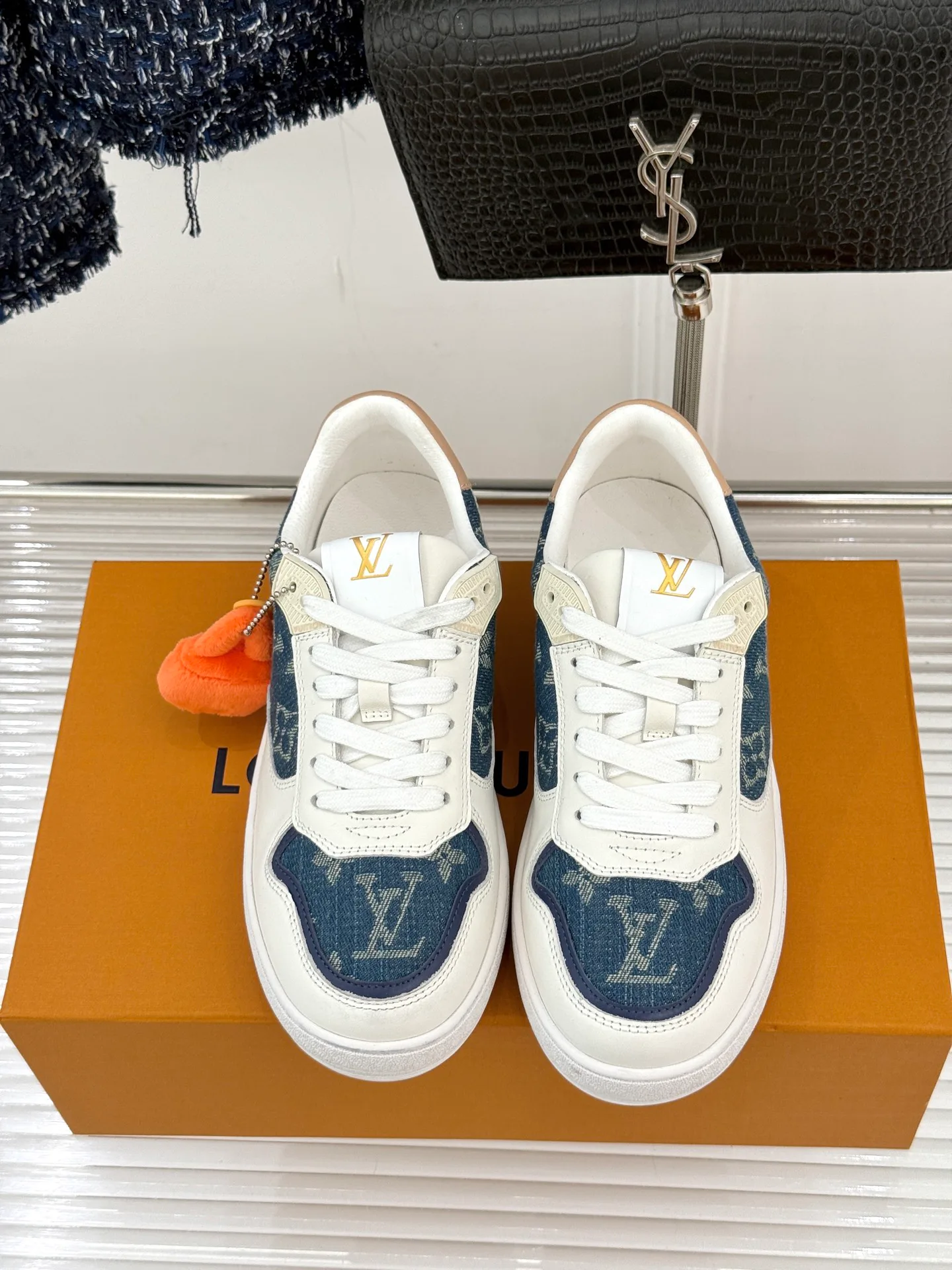 Кроссовки Женские Louis Vuitton 18036321