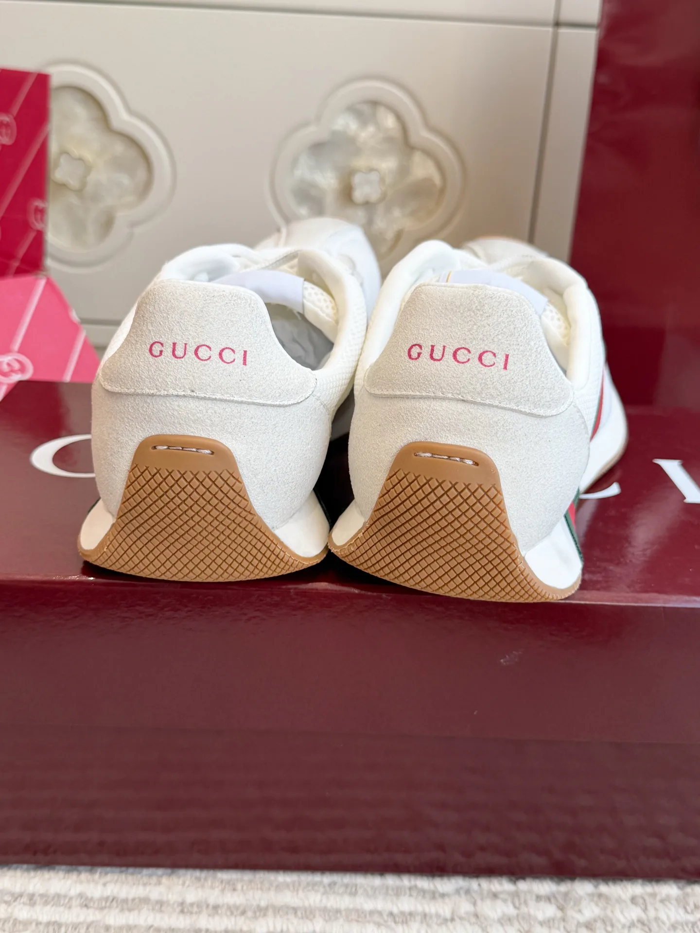 Кроссовки Женские Gucci 19301581